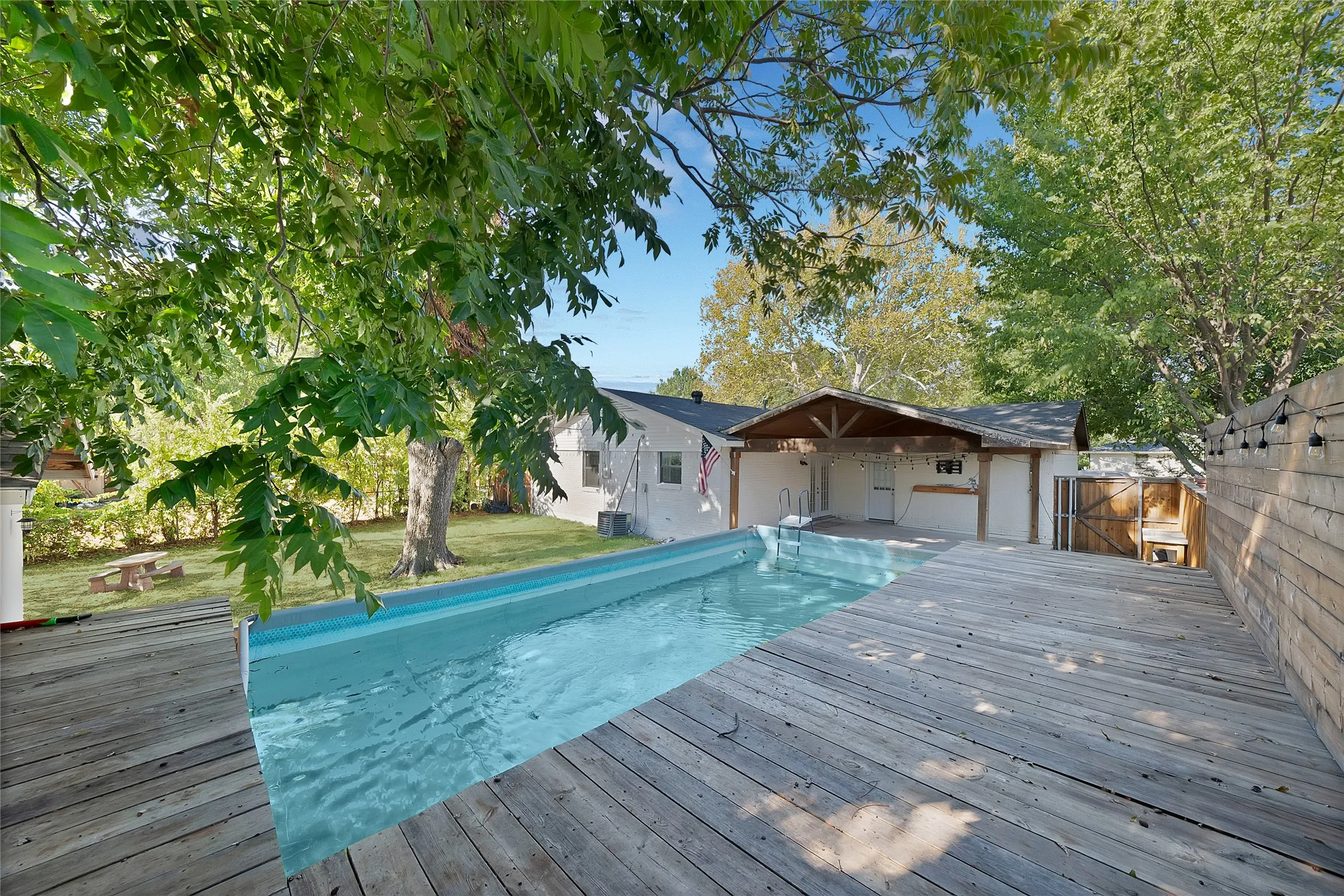 Single Family Residence For Sale in Dallas County , 2622 Arcady Drive, Garland, Texas 75041, 3 Bedroom, 1 Bathroom, 1 Garage spaces, 1,120 Sqft, built in 1960, mls#21389513, Real Estate Agent in Garland, Homes For Sale in Dallas county, Homes For Sale in Garland, Realtor in Garland Texas, Real Estate Brokerage Independent Realty Texas, Luminita Cordes Realtor