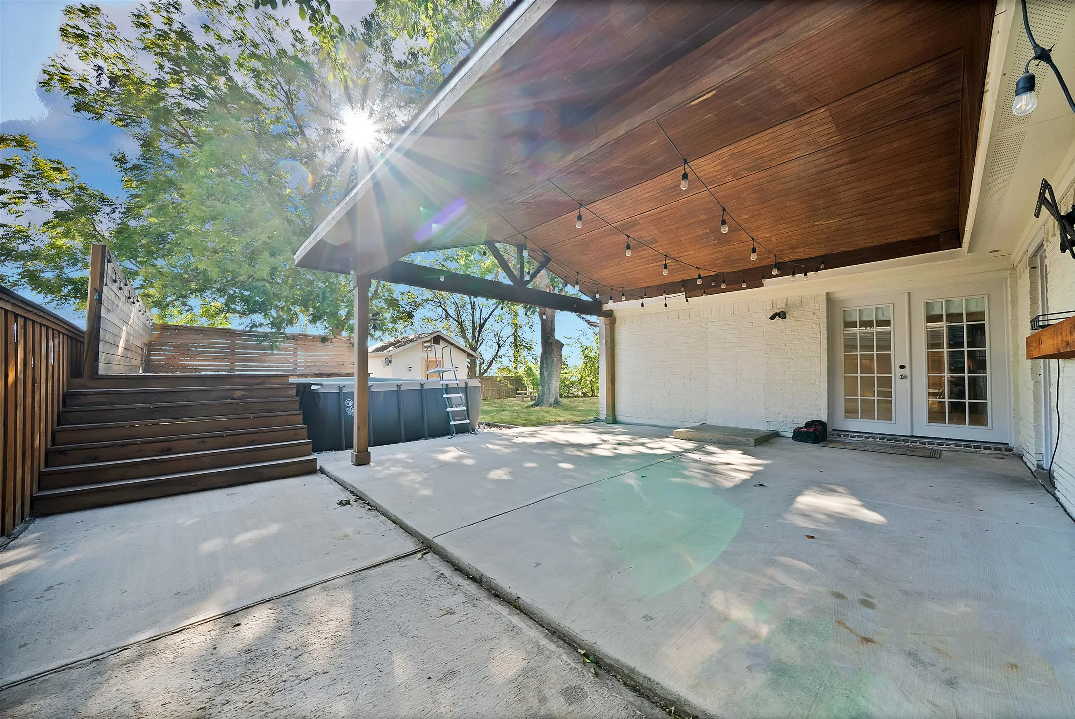 Single Family Residence For Sale in Dallas County , 2622 Arcady Drive, Garland, Texas 75041, 3 Bedroom, 1 Bathroom, 1 Garage spaces, 1,120 Sqft, built in 1960, mls#21389513, Real Estate Agent in Garland, Homes For Sale in Dallas county, Homes For Sale in Garland, Realtor in Garland Texas, Real Estate Brokerage Independent Realty Texas, Luminita Cordes Realtor