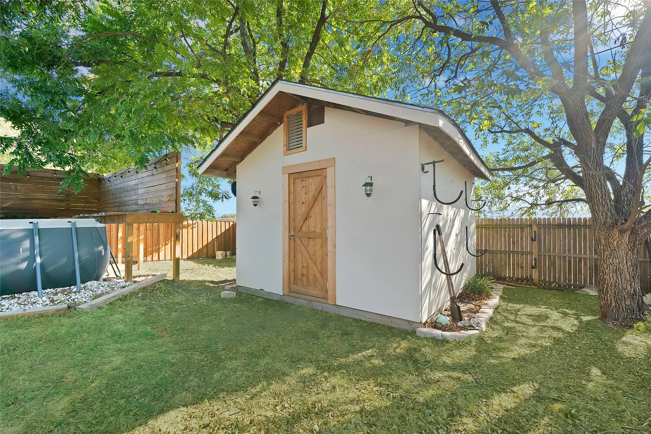 Single Family Residence For Sale in Dallas County , 2622 Arcady Drive, Garland, Texas 75041, 3 Bedroom, 1 Bathroom, 1 Garage spaces, 1,120 Sqft, built in 1960, mls#21389513, Real Estate Agent in Garland, Homes For Sale in Dallas county, Homes For Sale in Garland, Realtor in Garland Texas, Real Estate Brokerage Independent Realty Texas, Luminita Cordes Realtor
