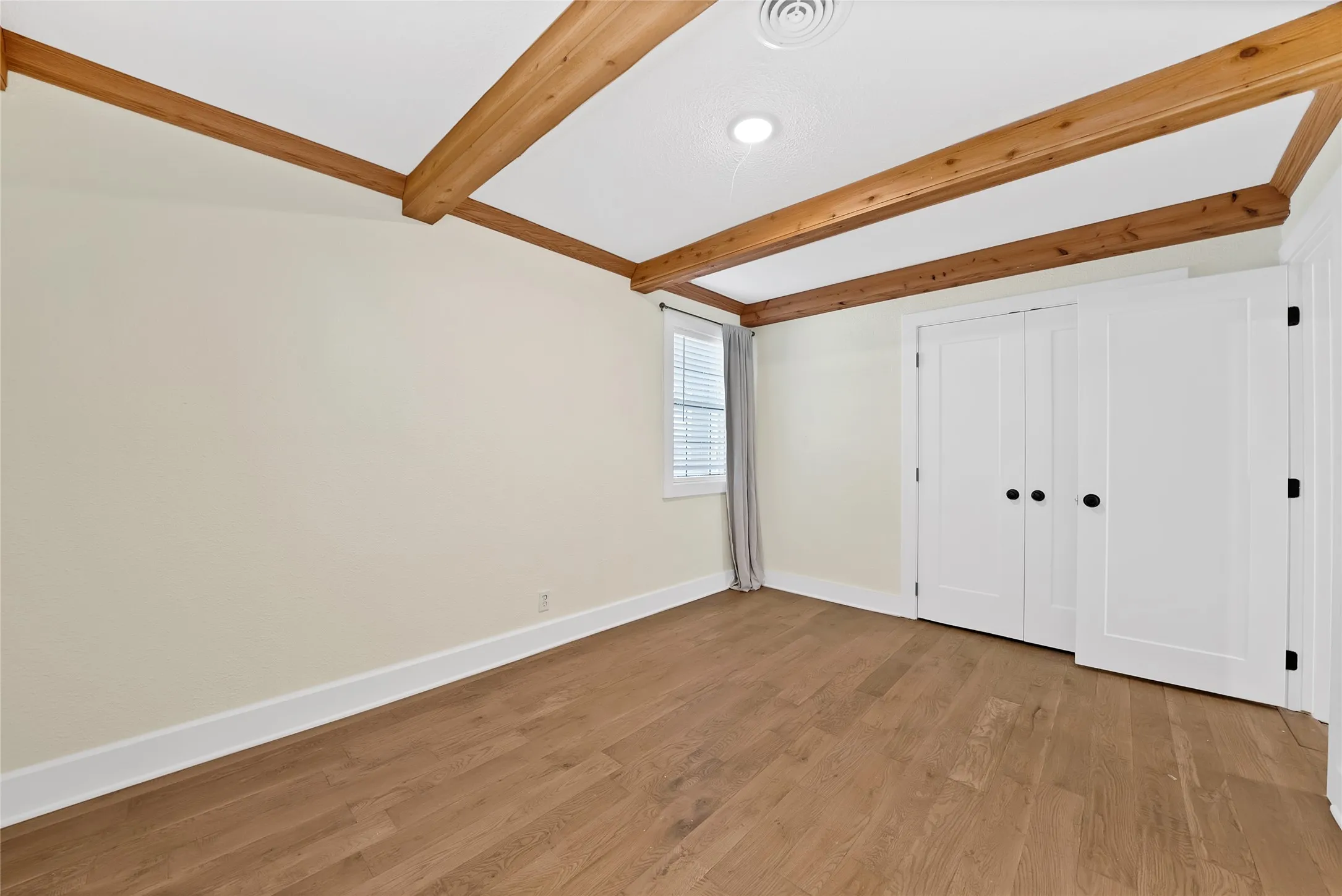 Single Family Residence For Sale in Dallas County , 2622 Arcady Drive, Garland, Texas 75041, 3 Bedroom, 1 Bathroom, 1 Garage spaces, 1,120 Sqft, built in 1960, mls#21389513, Real Estate Agent in Garland, Homes For Sale in Dallas county, Homes For Sale in Garland, Realtor in Garland Texas, Real Estate Brokerage Independent Realty Texas, Luminita Cordes Realtor