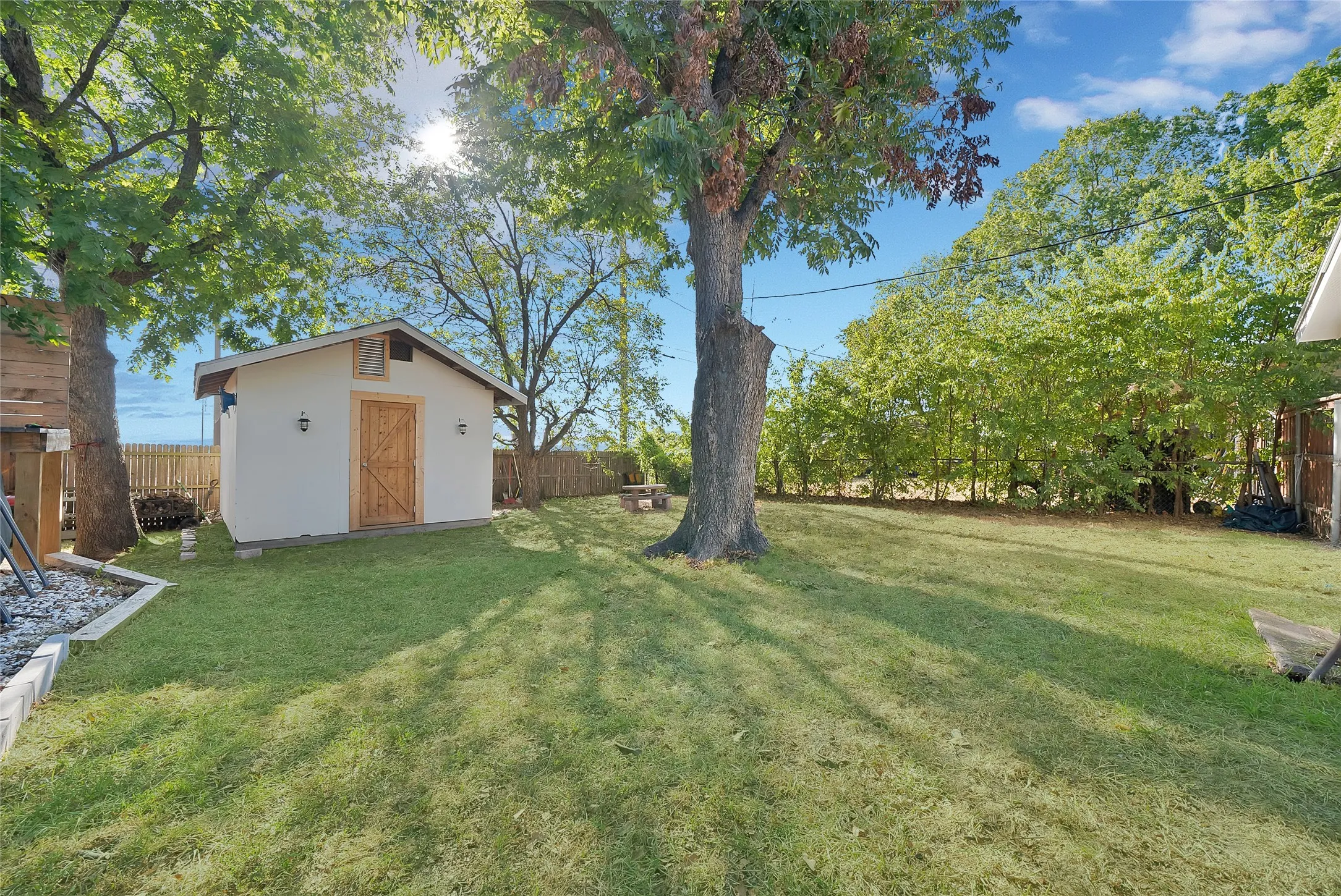 Single Family Residence For Sale in Dallas County , 2622 Arcady Drive, Garland, Texas 75041, 3 Bedroom, 1 Bathroom, 1 Garage spaces, 1,120 Sqft, built in 1960, mls#21389513, Real Estate Agent in Garland, Homes For Sale in Dallas county, Homes For Sale in Garland, Realtor in Garland Texas, Real Estate Brokerage Independent Realty Texas, Luminita Cordes Realtor