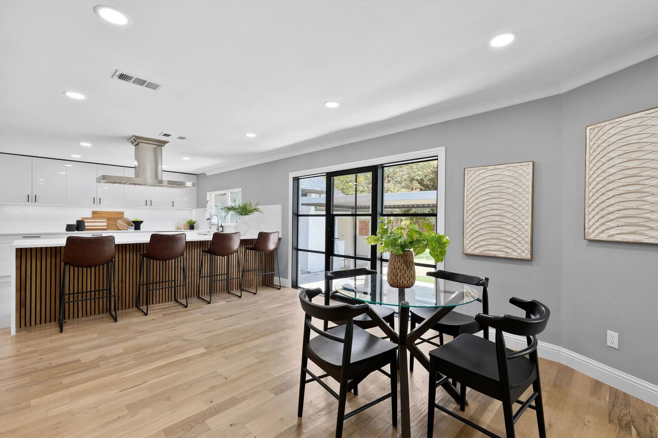 Single Family Residence For Rent in Dallas County , 11752 Valleydale Drive, Dallas, Texas 75230, 6 Bedroom, 5 Bathroom, 2 Garage spaces, 5,271 Sqft, built in 1956, mls#21390982, Real Estate Agent in Dallas, Homes For Rent in Dallas county, Homes For Rent in Dallas, Realtor in Dallas Texas, Real Estate Brokerage Independent Realty Texas, Luminita Cordes Realtor