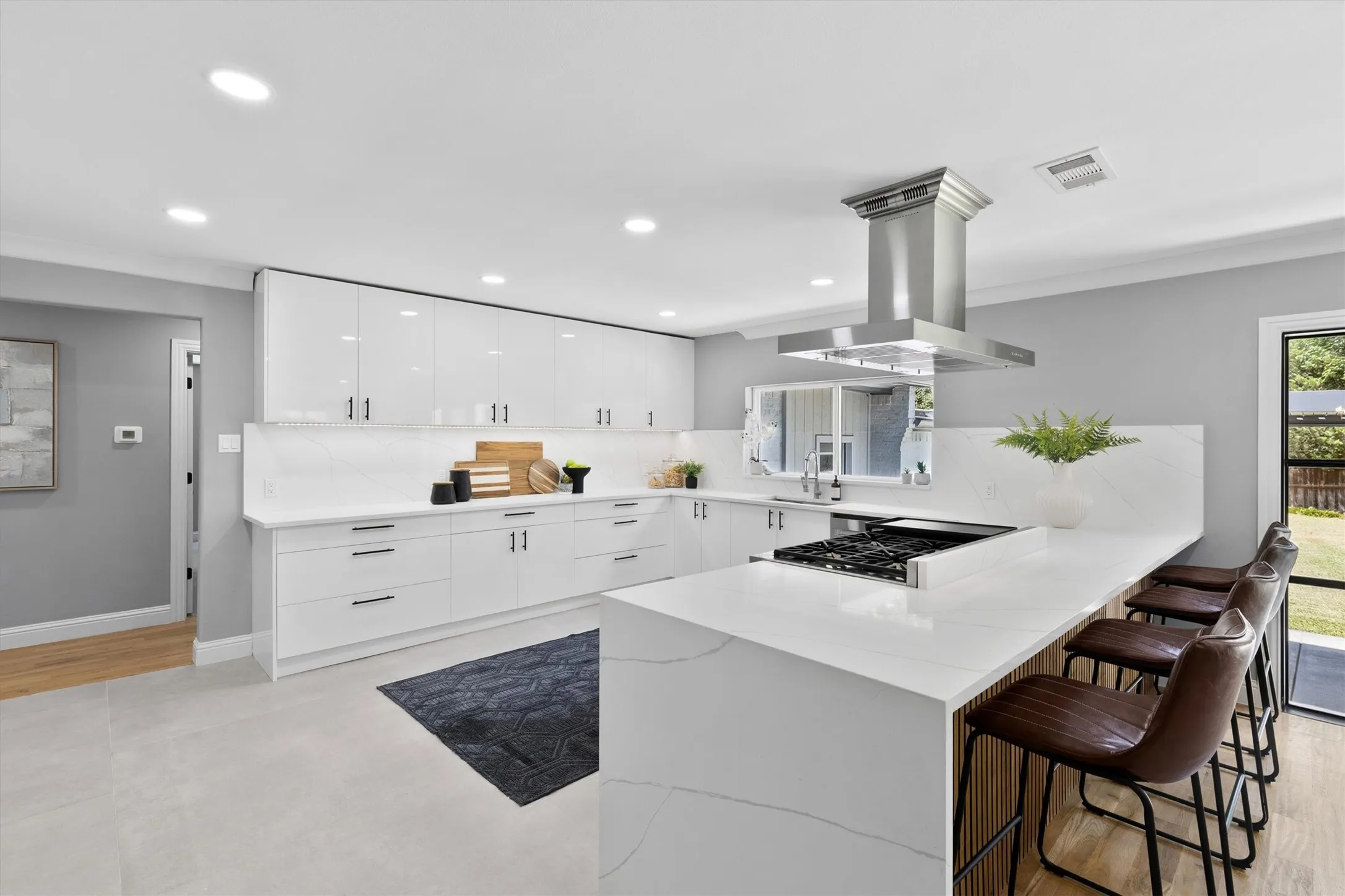 Single Family Residence For Rent in Dallas County , 11752 Valleydale Drive, Dallas, Texas 75230, 6 Bedroom, 5 Bathroom, 2 Garage spaces, 5,271 Sqft, built in 1956, mls#21390982, Real Estate Agent in Dallas, Homes For Rent in Dallas county, Homes For Rent in Dallas, Realtor in Dallas Texas, Real Estate Brokerage Independent Realty Texas, Luminita Cordes Realtor