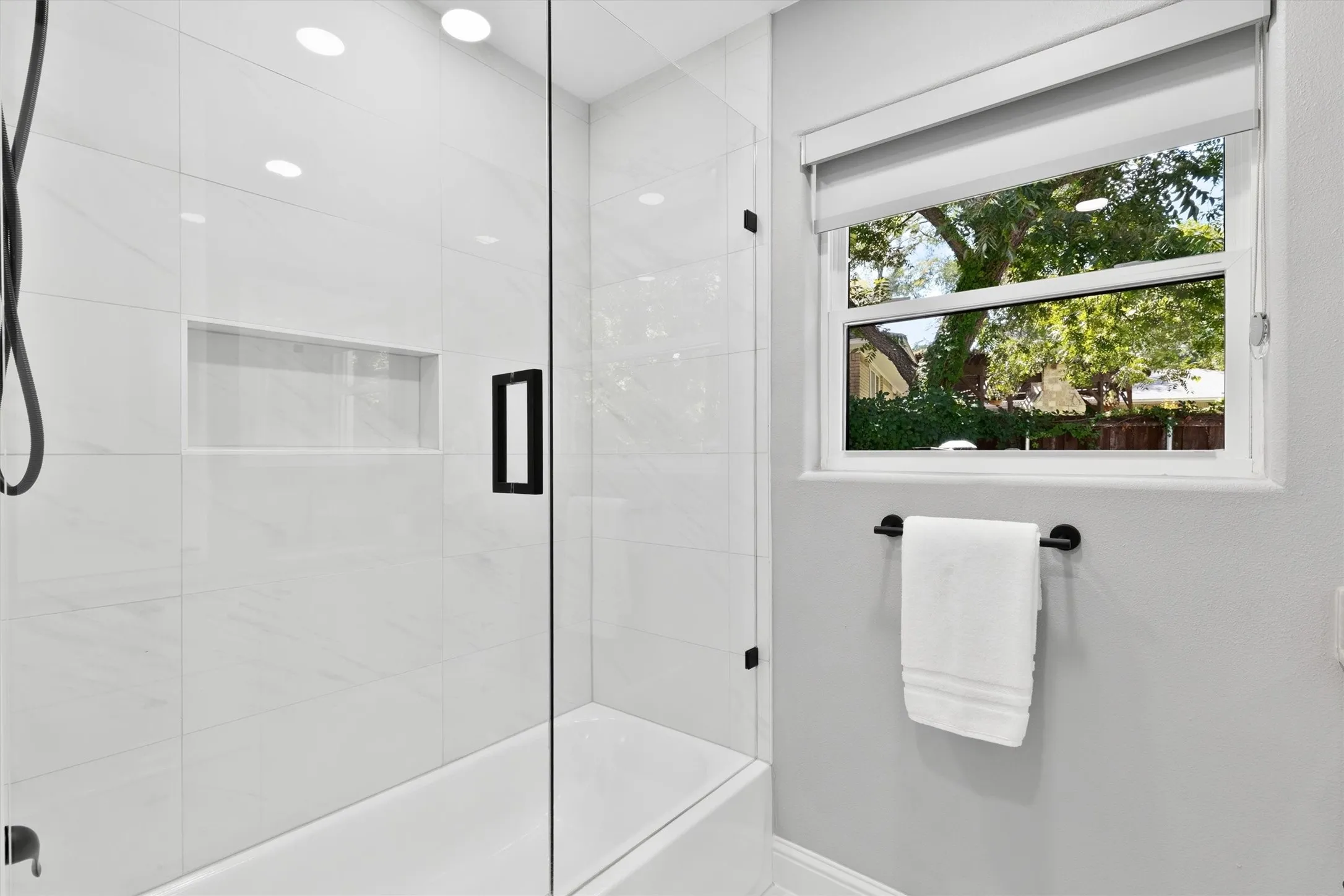 Single Family Residence For Rent in Dallas County , 11752 Valleydale Drive, Dallas, Texas 75230, 6 Bedroom, 5 Bathroom, 2 Garage spaces, 5,271 Sqft, built in 1956, mls#21390982, Real Estate Agent in Dallas, Homes For Rent in Dallas county, Homes For Rent in Dallas, Realtor in Dallas Texas, Real Estate Brokerage Independent Realty Texas, Luminita Cordes Realtor