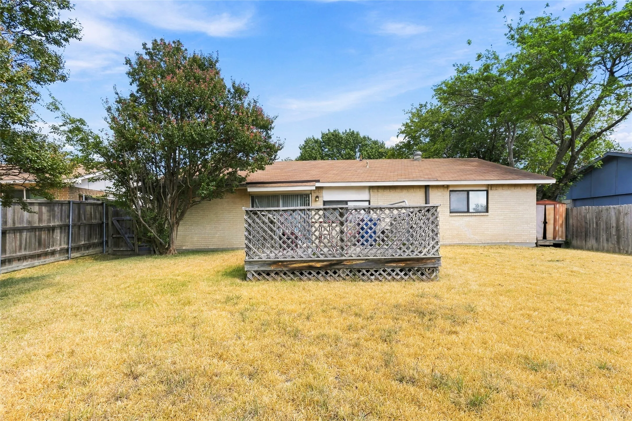 Single Family Residence For Sale in Dallas County , 5434 Laredo Lane, Garland, Texas 75043, 4 Bedroom, 2 Bathroom, Garage spaces, 1,750 Sqft, built in 1971, mls#21390976, Real Estate Agent in Garland, Homes For Sale in Dallas county, Homes For Sale in Garland, Realtor in Garland Texas, Real Estate Brokerage Independent Realty Texas, Luminita Cordes Realtor