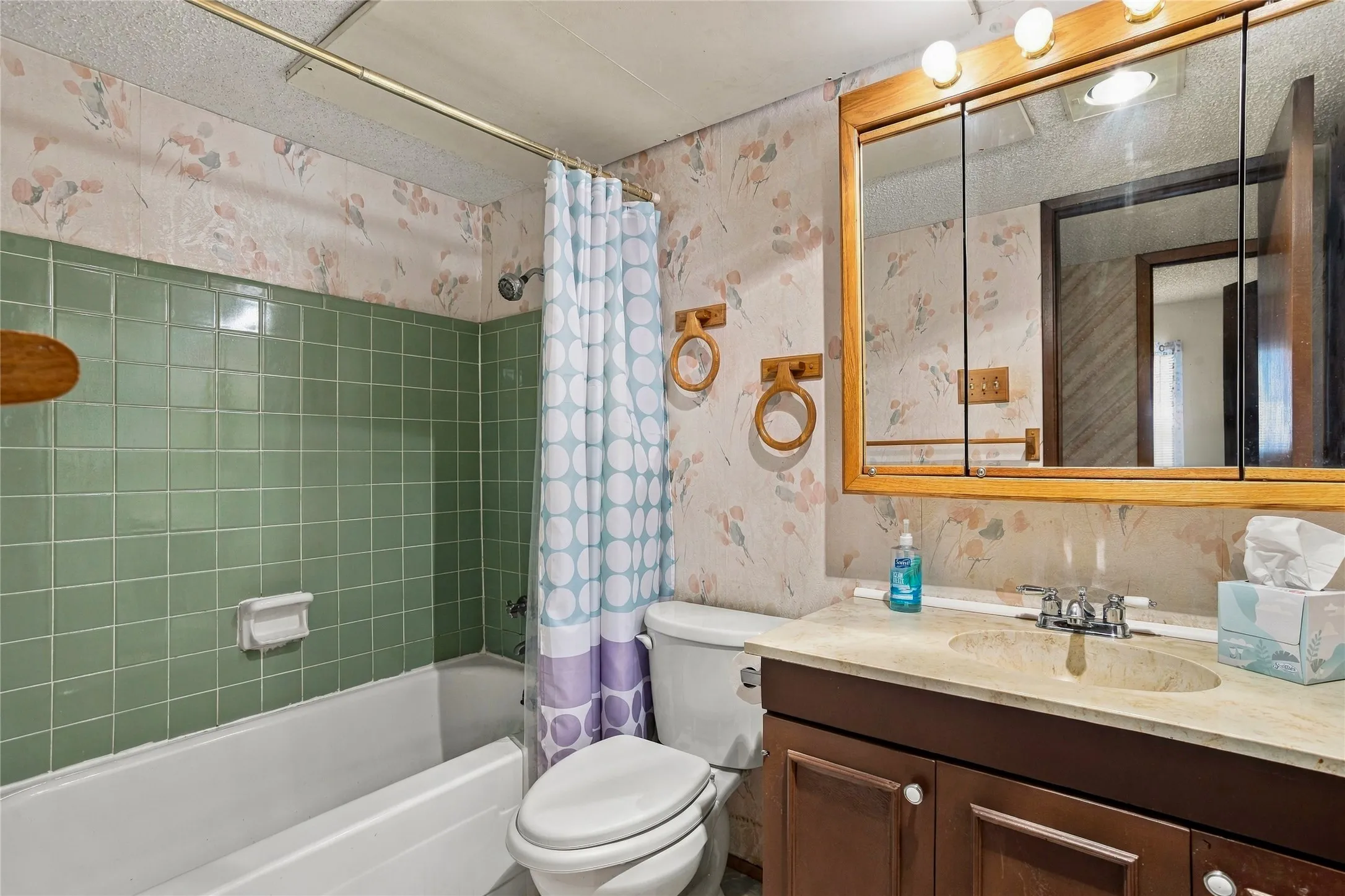 Single Family Residence For Sale in Dallas County , 5434 Laredo Lane, Garland, Texas 75043, 4 Bedroom, 2 Bathroom, Garage spaces, 1,750 Sqft, built in 1971, mls#21390976, Real Estate Agent in Garland, Homes For Sale in Dallas county, Homes For Sale in Garland, Realtor in Garland Texas, Real Estate Brokerage Independent Realty Texas, Luminita Cordes Realtor