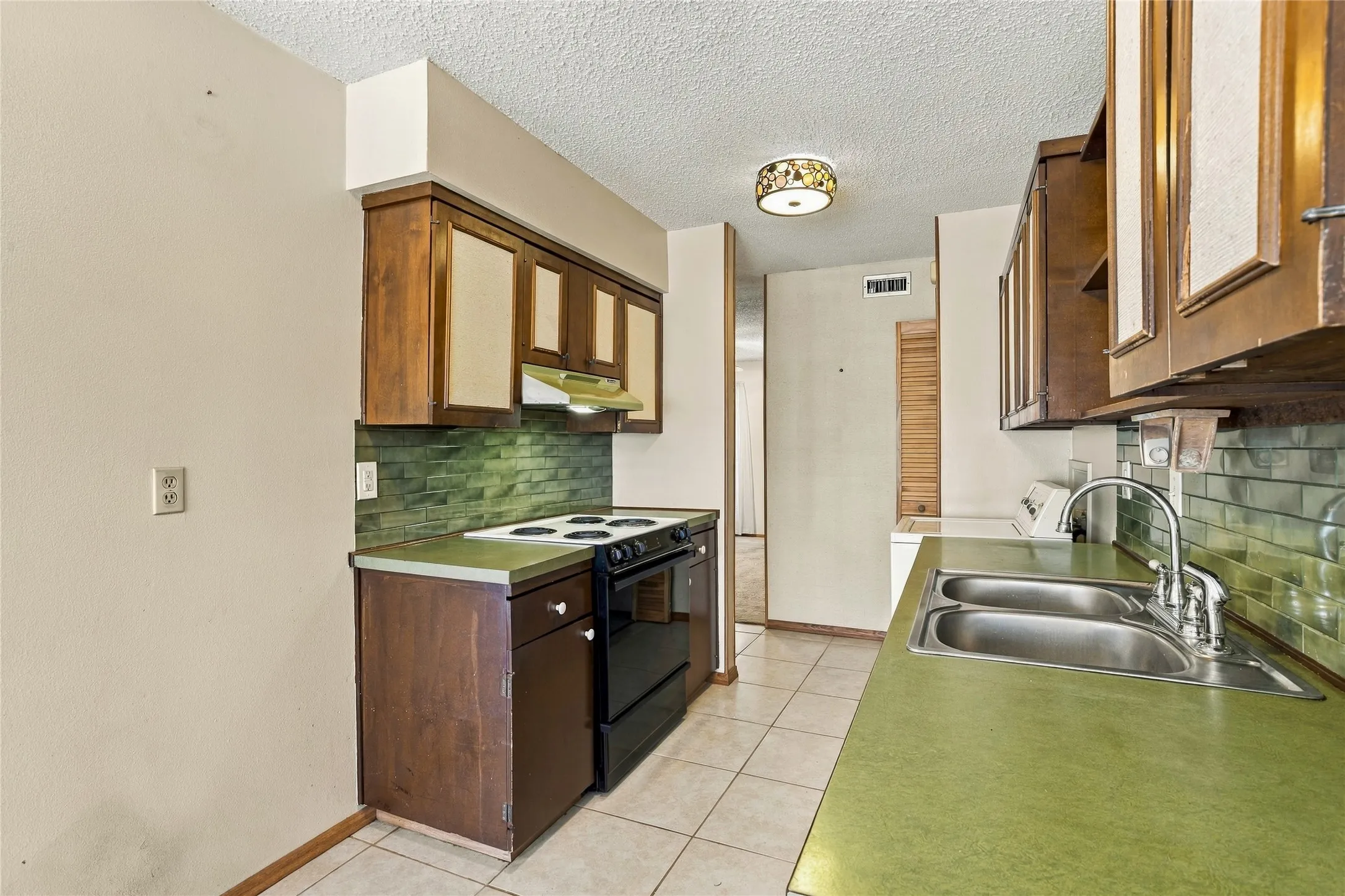 Single Family Residence For Sale in Dallas County , 5434 Laredo Lane, Garland, Texas 75043, 4 Bedroom, 2 Bathroom, Garage spaces, 1,750 Sqft, built in 1971, mls#21390976, Real Estate Agent in Garland, Homes For Sale in Dallas county, Homes For Sale in Garland, Realtor in Garland Texas, Real Estate Brokerage Independent Realty Texas, Luminita Cordes Realtor