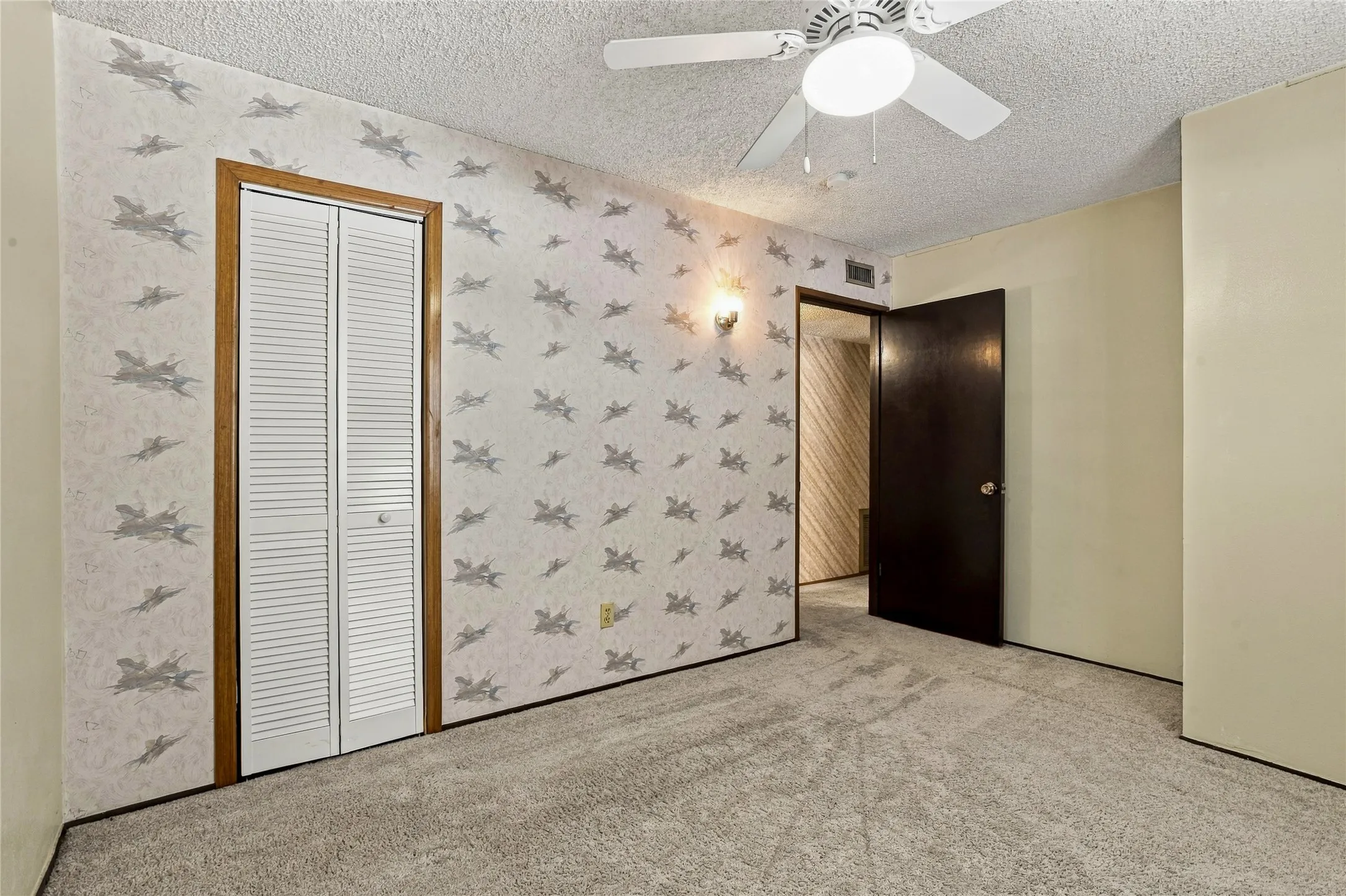 Single Family Residence For Sale in Dallas County , 5434 Laredo Lane, Garland, Texas 75043, 4 Bedroom, 2 Bathroom, Garage spaces, 1,750 Sqft, built in 1971, mls#21390976, Real Estate Agent in Garland, Homes For Sale in Dallas county, Homes For Sale in Garland, Realtor in Garland Texas, Real Estate Brokerage Independent Realty Texas, Luminita Cordes Realtor