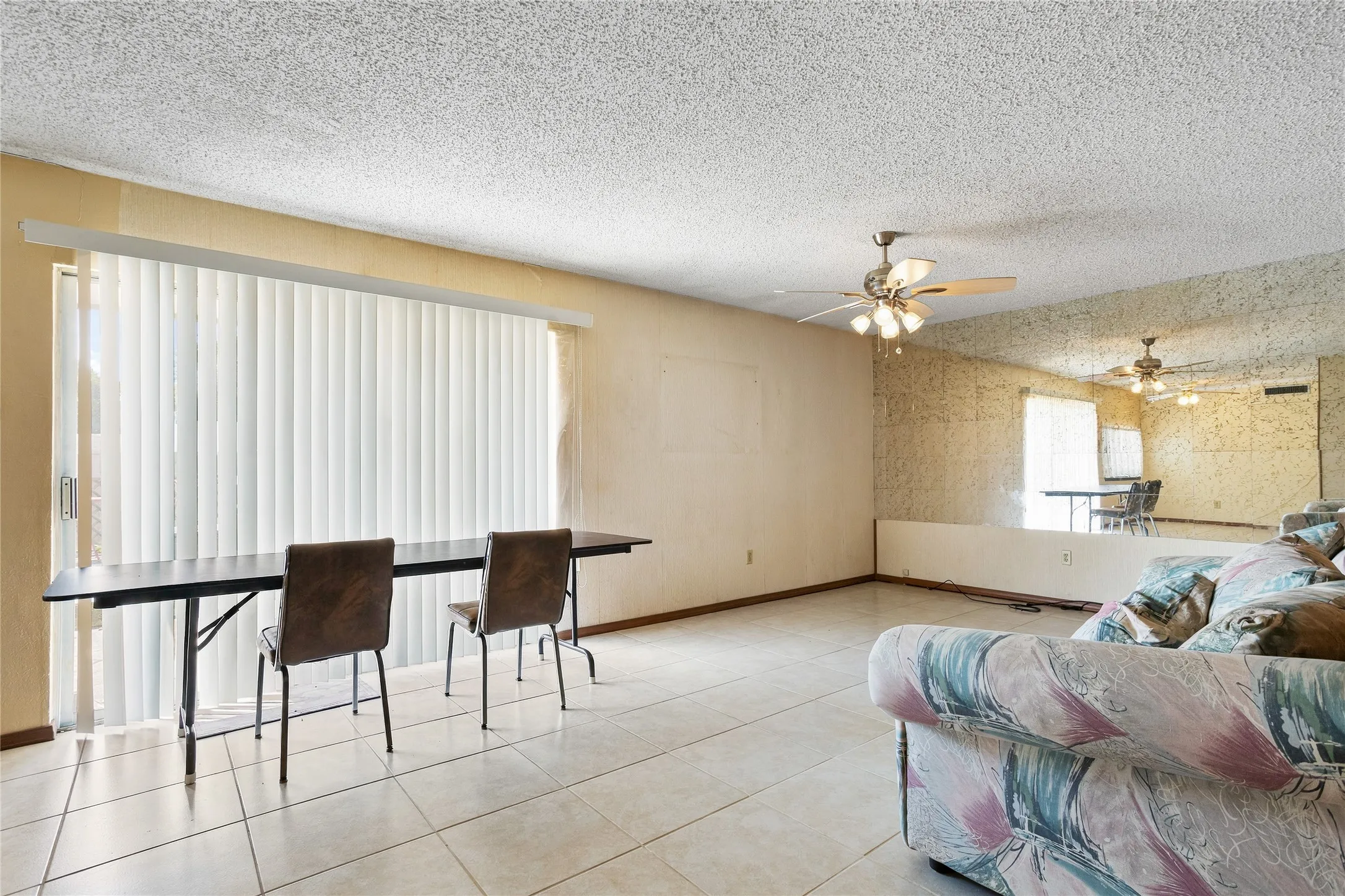 Single Family Residence For Sale in Dallas County , 5434 Laredo Lane, Garland, Texas 75043, 4 Bedroom, 2 Bathroom, Garage spaces, 1,750 Sqft, built in 1971, mls#21390976, Real Estate Agent in Garland, Homes For Sale in Dallas county, Homes For Sale in Garland, Realtor in Garland Texas, Real Estate Brokerage Independent Realty Texas, Luminita Cordes Realtor