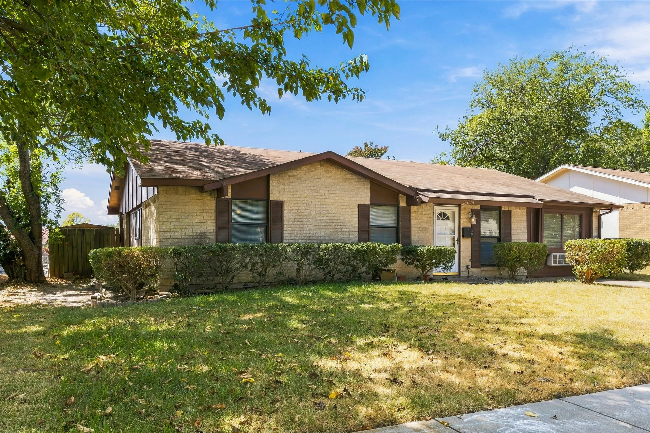 Single Family Residence For Sale in Dallas County , 5434 Laredo Lane, Garland, Texas 75043, 4 Bedroom, 2 Bathroom, Garage spaces, 1,750 Sqft, built in 1971, mls#21390976, Real Estate Agent in Garland, Homes For Sale in Dallas county, Homes For Sale in Garland, Realtor in Garland Texas, Real Estate Brokerage Independent Realty Texas, Luminita Cordes Realtor