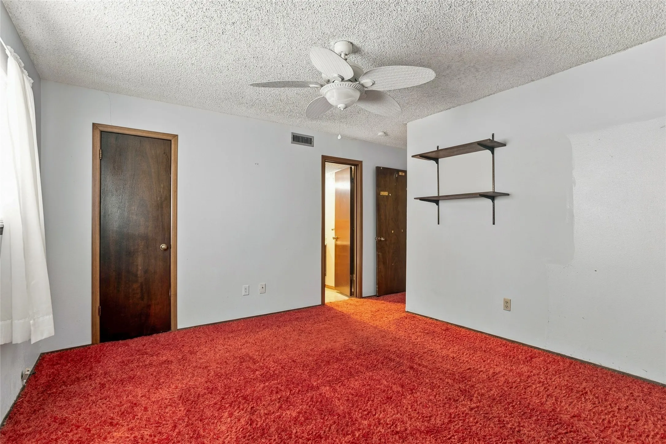 Single Family Residence For Sale in Dallas County , 5434 Laredo Lane, Garland, Texas 75043, 4 Bedroom, 2 Bathroom, Garage spaces, 1,750 Sqft, built in 1971, mls#21390976, Real Estate Agent in Garland, Homes For Sale in Dallas county, Homes For Sale in Garland, Realtor in Garland Texas, Real Estate Brokerage Independent Realty Texas, Luminita Cordes Realtor
