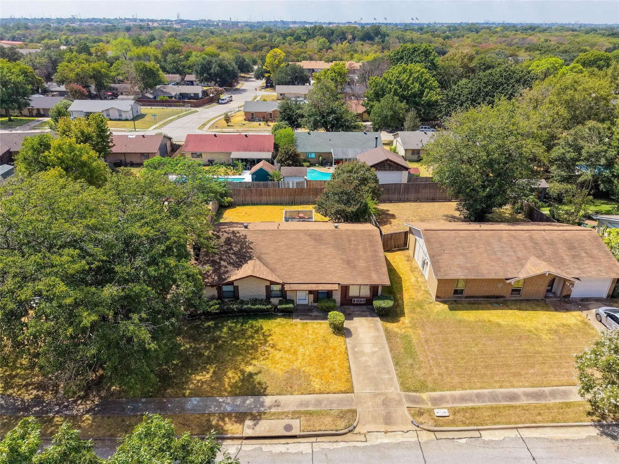 Single Family Residence For Sale in Dallas County , 5434 Laredo Lane, Garland, Texas 75043, 4 Bedroom, 2 Bathroom, Garage spaces, 1,750 Sqft, built in 1971, mls#21390976, Real Estate Agent in Garland, Homes For Sale in Dallas county, Homes For Sale in Garland, Realtor in Garland Texas, Real Estate Brokerage Independent Realty Texas, Luminita Cordes Realtor