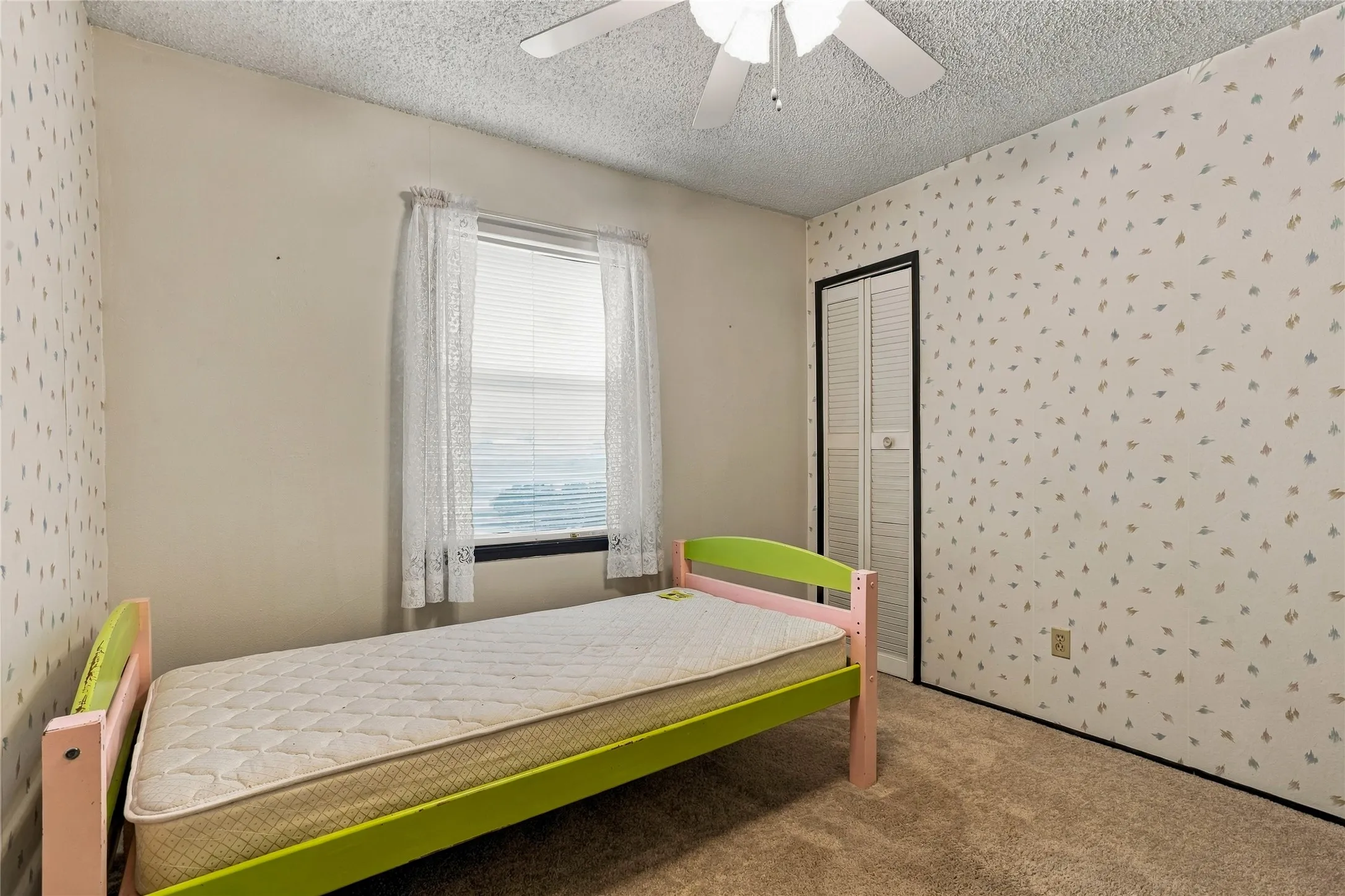 Single Family Residence For Sale in Dallas County , 5434 Laredo Lane, Garland, Texas 75043, 4 Bedroom, 2 Bathroom, Garage spaces, 1,750 Sqft, built in 1971, mls#21390976, Real Estate Agent in Garland, Homes For Sale in Dallas county, Homes For Sale in Garland, Realtor in Garland Texas, Real Estate Brokerage Independent Realty Texas, Luminita Cordes Realtor