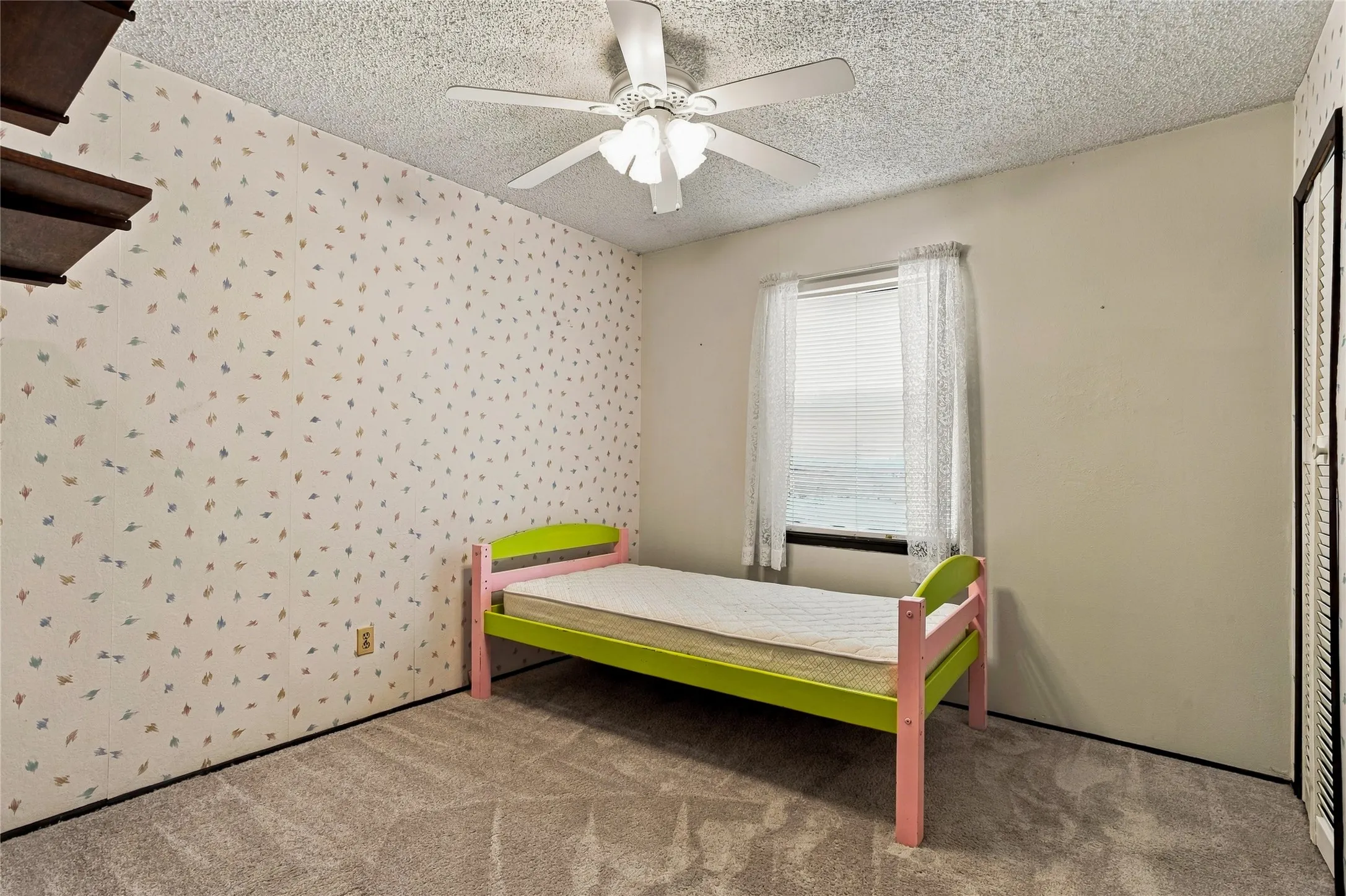 Single Family Residence For Sale in Dallas County , 5434 Laredo Lane, Garland, Texas 75043, 4 Bedroom, 2 Bathroom, Garage spaces, 1,750 Sqft, built in 1971, mls#21390976, Real Estate Agent in Garland, Homes For Sale in Dallas county, Homes For Sale in Garland, Realtor in Garland Texas, Real Estate Brokerage Independent Realty Texas, Luminita Cordes Realtor