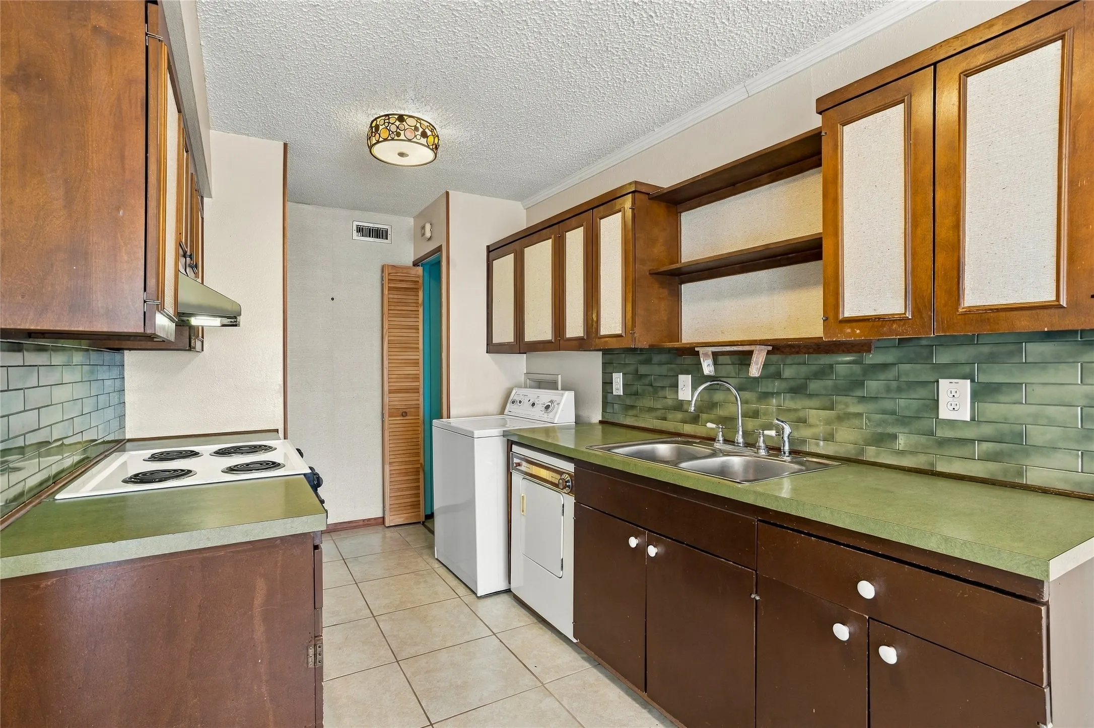 Single Family Residence For Sale in Dallas County , 5434 Laredo Lane, Garland, Texas 75043, 4 Bedroom, 2 Bathroom, Garage spaces, 1,750 Sqft, built in 1971, mls#21390976, Real Estate Agent in Garland, Homes For Sale in Dallas county, Homes For Sale in Garland, Realtor in Garland Texas, Real Estate Brokerage Independent Realty Texas, Luminita Cordes Realtor