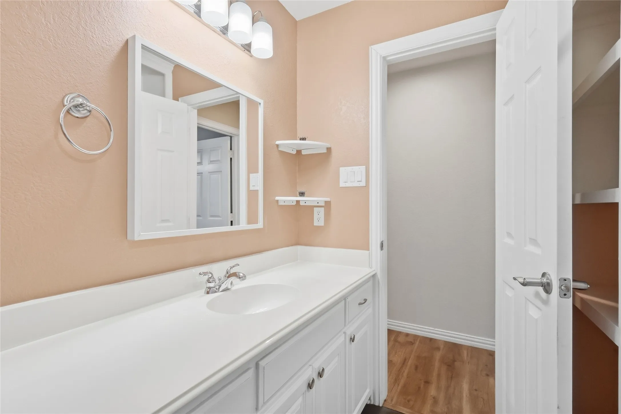 Single Family Residence For Sale in Kaufman County , 11151 County Road 213, Forney, Texas 75126, 4 Bedroom, 2 Bathroom, Garage spaces, 2,308 Sqft, built in 2003, mls#21380729, Real Estate Agent in Forney, Homes For Sale in Kaufman county, Homes For Sale in Forney, Realtor in Forney Texas, Real Estate Brokerage Independent Realty Texas, Luminita Cordes Realtor