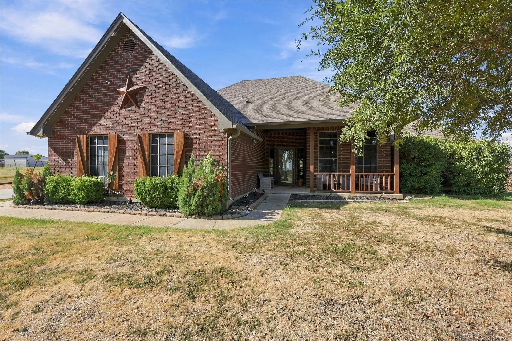 Single Family Residence For Sale in Kaufman County , 11151 County Road 213, Forney, Texas 75126, 4 Bedroom, 2 Bathroom, Garage spaces, 2,308 Sqft, built in 2003, mls#21380729, Real Estate Agent in Forney, Homes For Sale in Kaufman county, Homes For Sale in Forney, Realtor in Forney Texas, Real Estate Brokerage Independent Realty Texas, Luminita Cordes Realtor