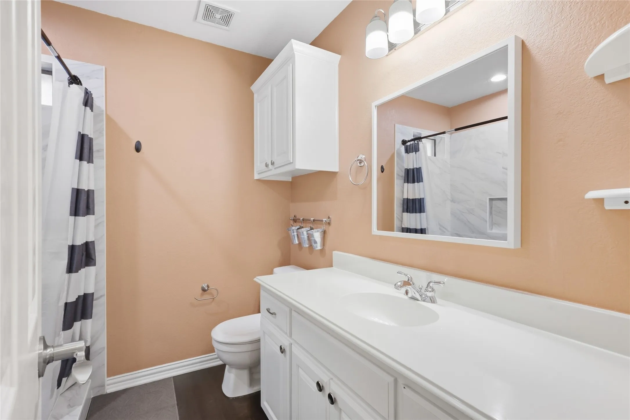 Single Family Residence For Sale in Kaufman County , 11151 County Road 213, Forney, Texas 75126, 4 Bedroom, 2 Bathroom, Garage spaces, 2,308 Sqft, built in 2003, mls#21380729, Real Estate Agent in Forney, Homes For Sale in Kaufman county, Homes For Sale in Forney, Realtor in Forney Texas, Real Estate Brokerage Independent Realty Texas, Luminita Cordes Realtor