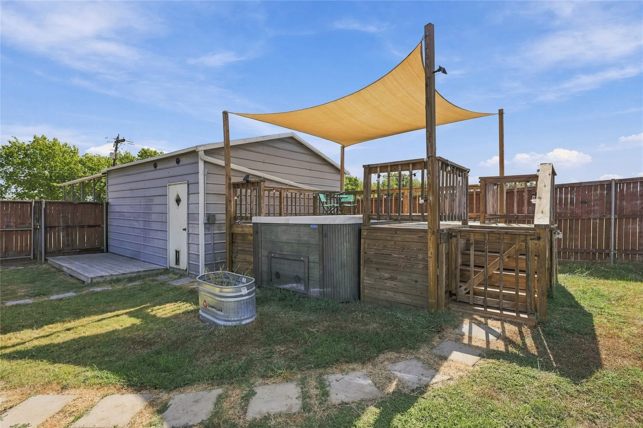 Single Family Residence For Sale in Kaufman County , 11151 County Road 213, Forney, Texas 75126, 4 Bedroom, 2 Bathroom, Garage spaces, 2,308 Sqft, built in 2003, mls#21380729, Real Estate Agent in Forney, Homes For Sale in Kaufman county, Homes For Sale in Forney, Realtor in Forney Texas, Real Estate Brokerage Independent Realty Texas, Luminita Cordes Realtor