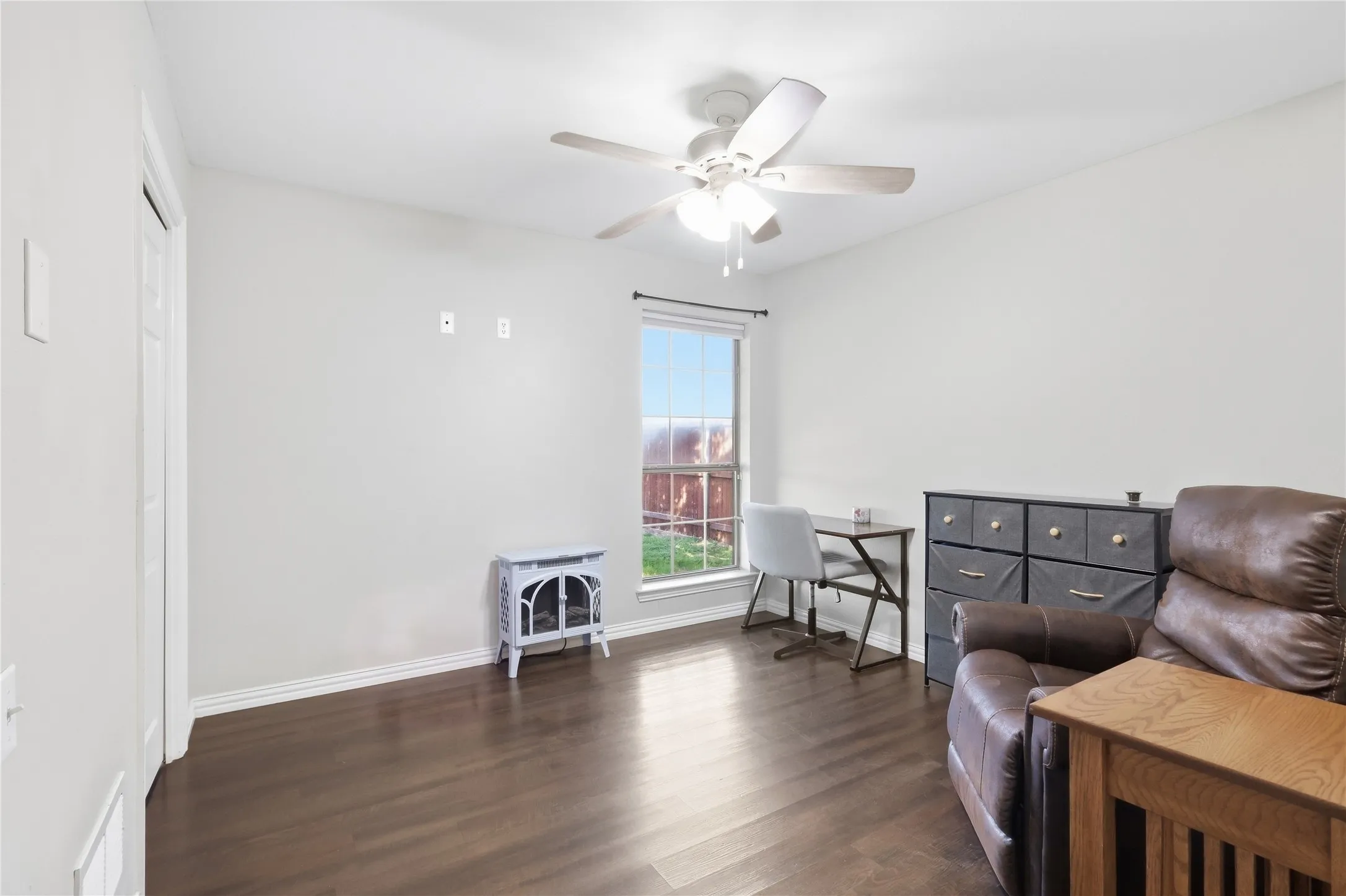 Single Family Residence For Sale in Kaufman County , 11151 County Road 213, Forney, Texas 75126, 4 Bedroom, 2 Bathroom, Garage spaces, 2,308 Sqft, built in 2003, mls#21380729, Real Estate Agent in Forney, Homes For Sale in Kaufman county, Homes For Sale in Forney, Realtor in Forney Texas, Real Estate Brokerage Independent Realty Texas, Luminita Cordes Realtor