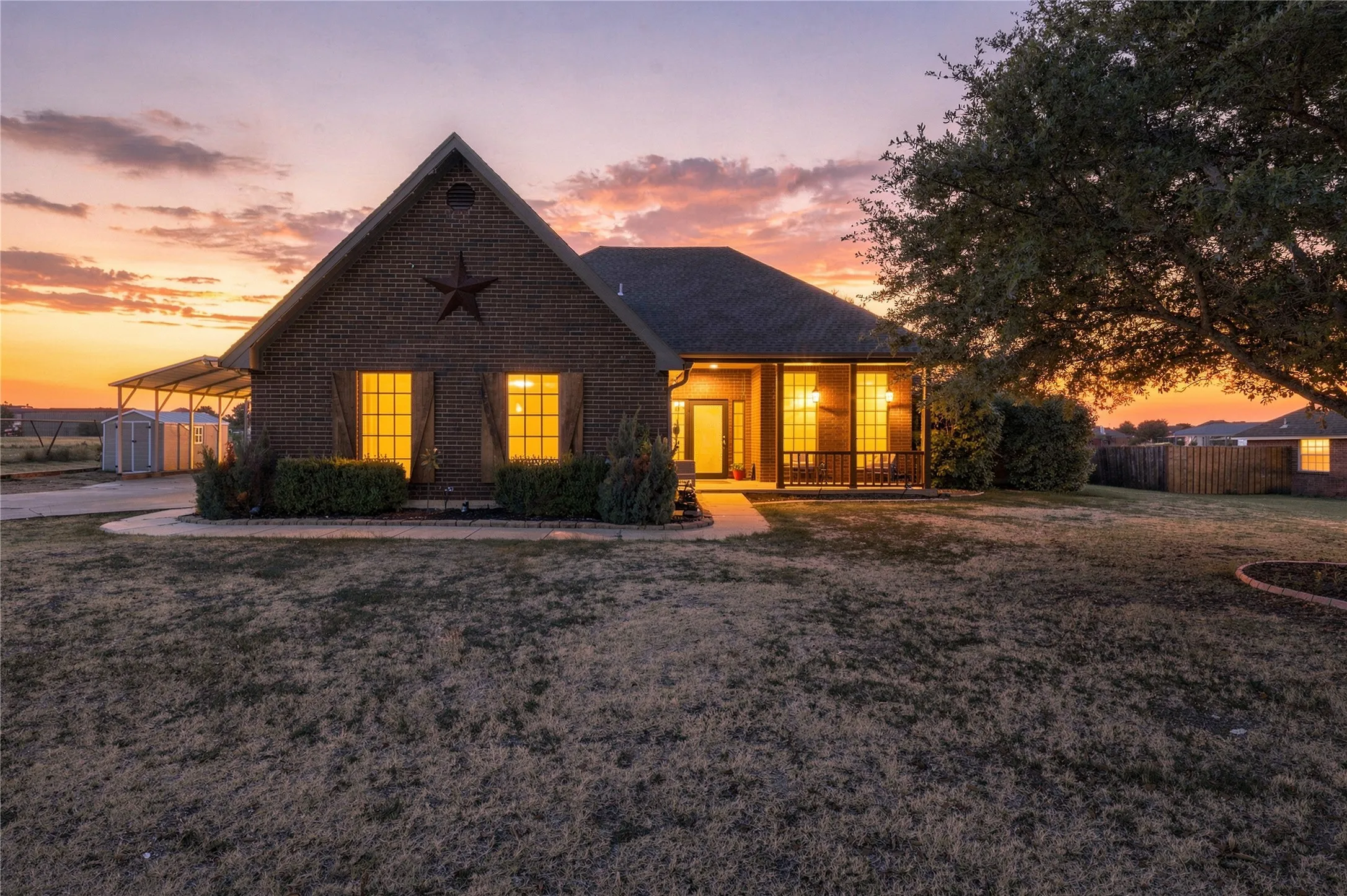 Single Family Residence For Sale in Kaufman County , 11151 County Road 213, Forney, Texas 75126, 4 Bedroom, 2 Bathroom, Garage spaces, 2,308 Sqft, built in 2003, mls#21380729, Real Estate Agent in Forney, Homes For Sale in Kaufman county, Homes For Sale in Forney, Realtor in Forney Texas, Real Estate Brokerage Independent Realty Texas, Luminita Cordes Realtor