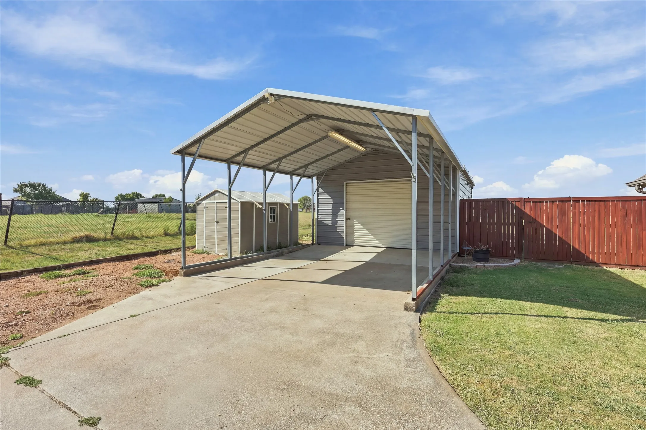 Single Family Residence For Sale in Kaufman County , 11151 County Road 213, Forney, Texas 75126, 4 Bedroom, 2 Bathroom, Garage spaces, 2,308 Sqft, built in 2003, mls#21380729, Real Estate Agent in Forney, Homes For Sale in Kaufman county, Homes For Sale in Forney, Realtor in Forney Texas, Real Estate Brokerage Independent Realty Texas, Luminita Cordes Realtor