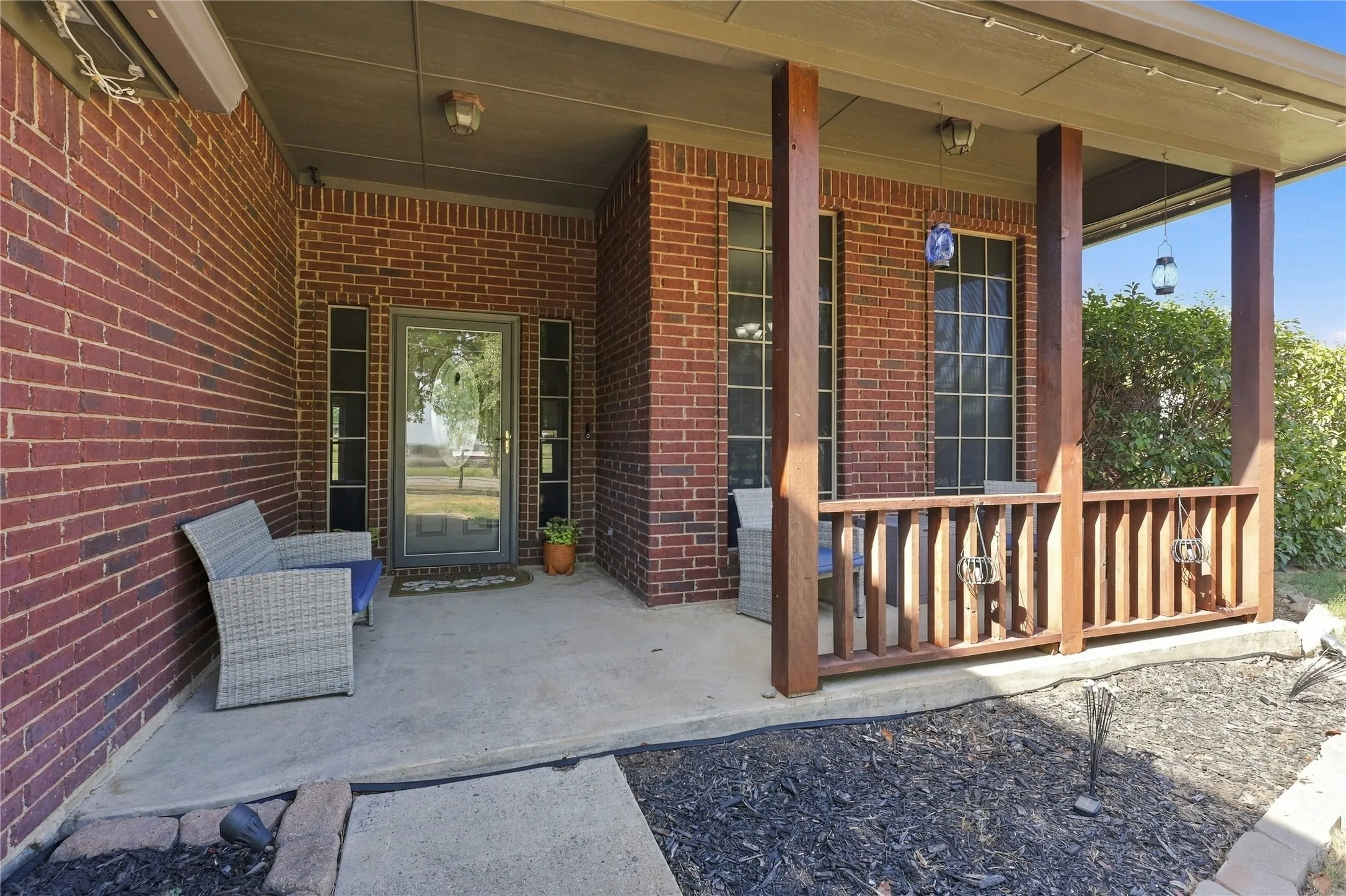Single Family Residence For Sale in Kaufman County , 11151 County Road 213, Forney, Texas 75126, 4 Bedroom, 2 Bathroom, Garage spaces, 2,308 Sqft, built in 2003, mls#21380729, Real Estate Agent in Forney, Homes For Sale in Kaufman county, Homes For Sale in Forney, Realtor in Forney Texas, Real Estate Brokerage Independent Realty Texas, Luminita Cordes Realtor