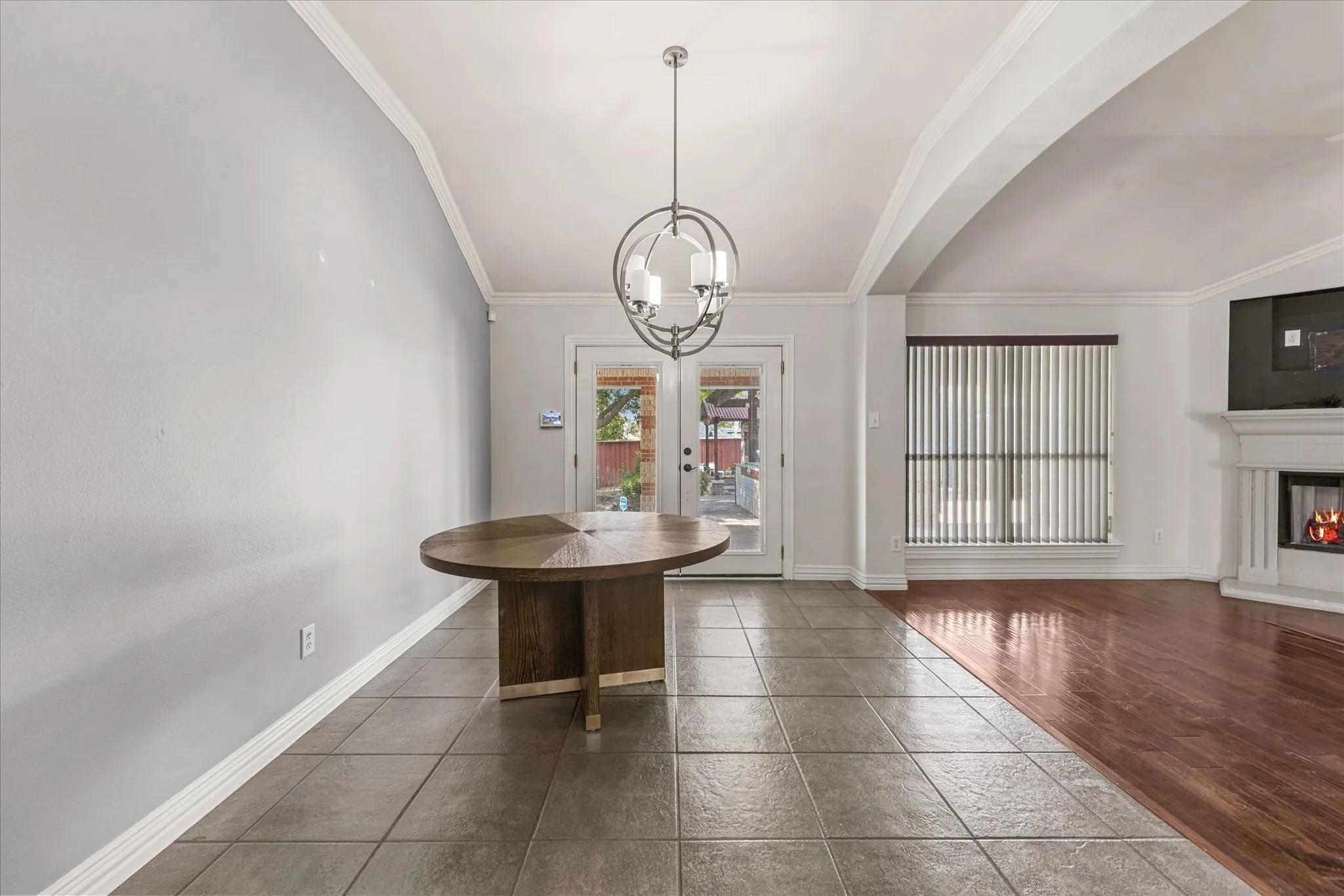 Single Family Residence For Sale in Tarrant County , 7112 Snowy Owl Street, Arlington, Texas 76002, 3 Bedroom, 2 Bathroom, 2 Garage spaces, 2,143 Sqft, built in 2002, mls#21389977, Real Estate Agent in Arlington, Homes For Sale in Tarrant county, Homes For Sale in Arlington, Realtor in Arlington Texas, Real Estate Brokerage Independent Realty Texas, Luminita Cordes Realtor