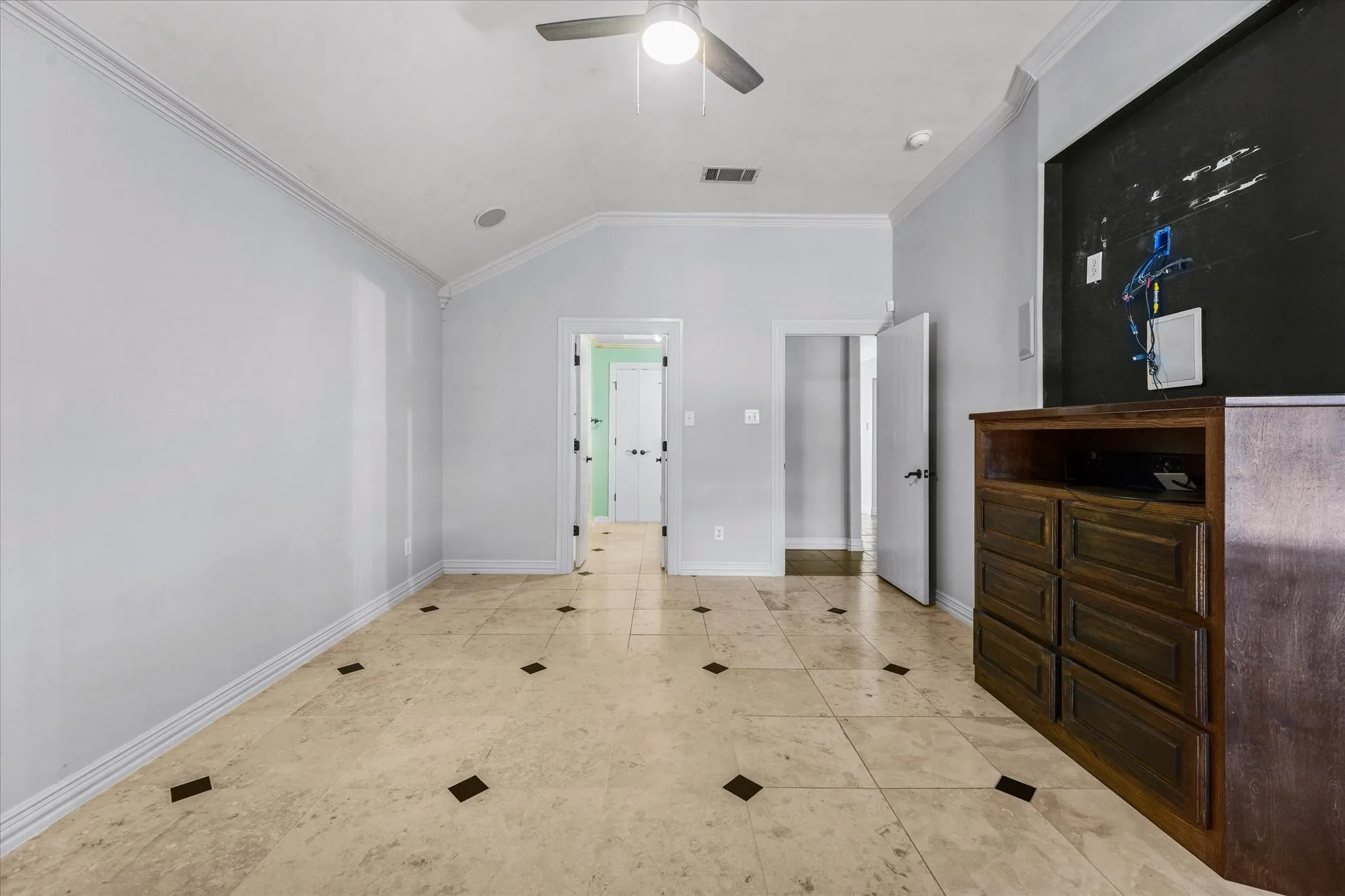 Single Family Residence For Sale in Tarrant County , 7112 Snowy Owl Street, Arlington, Texas 76002, 3 Bedroom, 2 Bathroom, 2 Garage spaces, 2,143 Sqft, built in 2002, mls#21389977, Real Estate Agent in Arlington, Homes For Sale in Tarrant county, Homes For Sale in Arlington, Realtor in Arlington Texas, Real Estate Brokerage Independent Realty Texas, Luminita Cordes Realtor