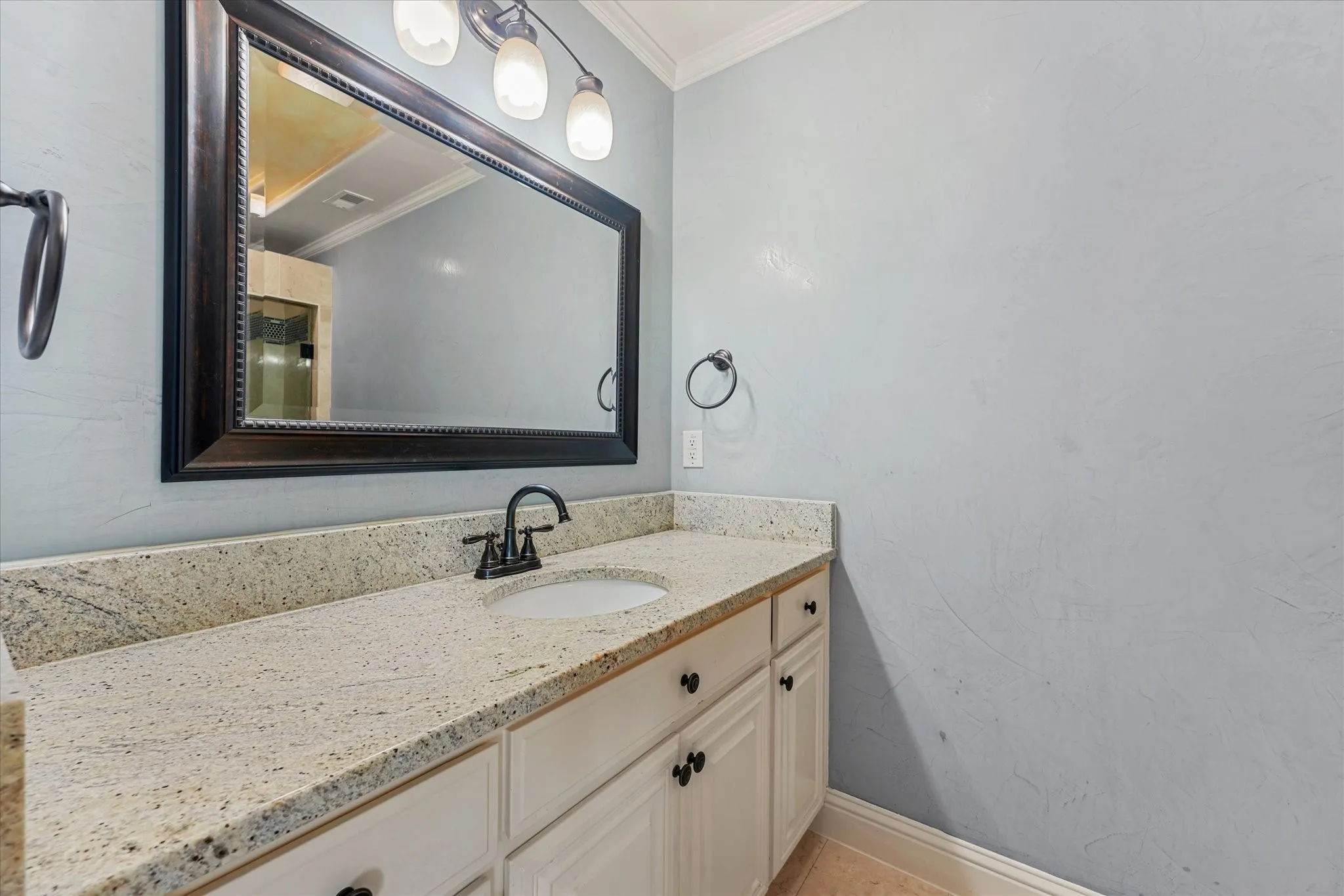 Single Family Residence For Sale in Tarrant County , 7112 Snowy Owl Street, Arlington, Texas 76002, 3 Bedroom, 2 Bathroom, 2 Garage spaces, 2,143 Sqft, built in 2002, mls#21389977, Real Estate Agent in Arlington, Homes For Sale in Tarrant county, Homes For Sale in Arlington, Realtor in Arlington Texas, Real Estate Brokerage Independent Realty Texas, Luminita Cordes Realtor