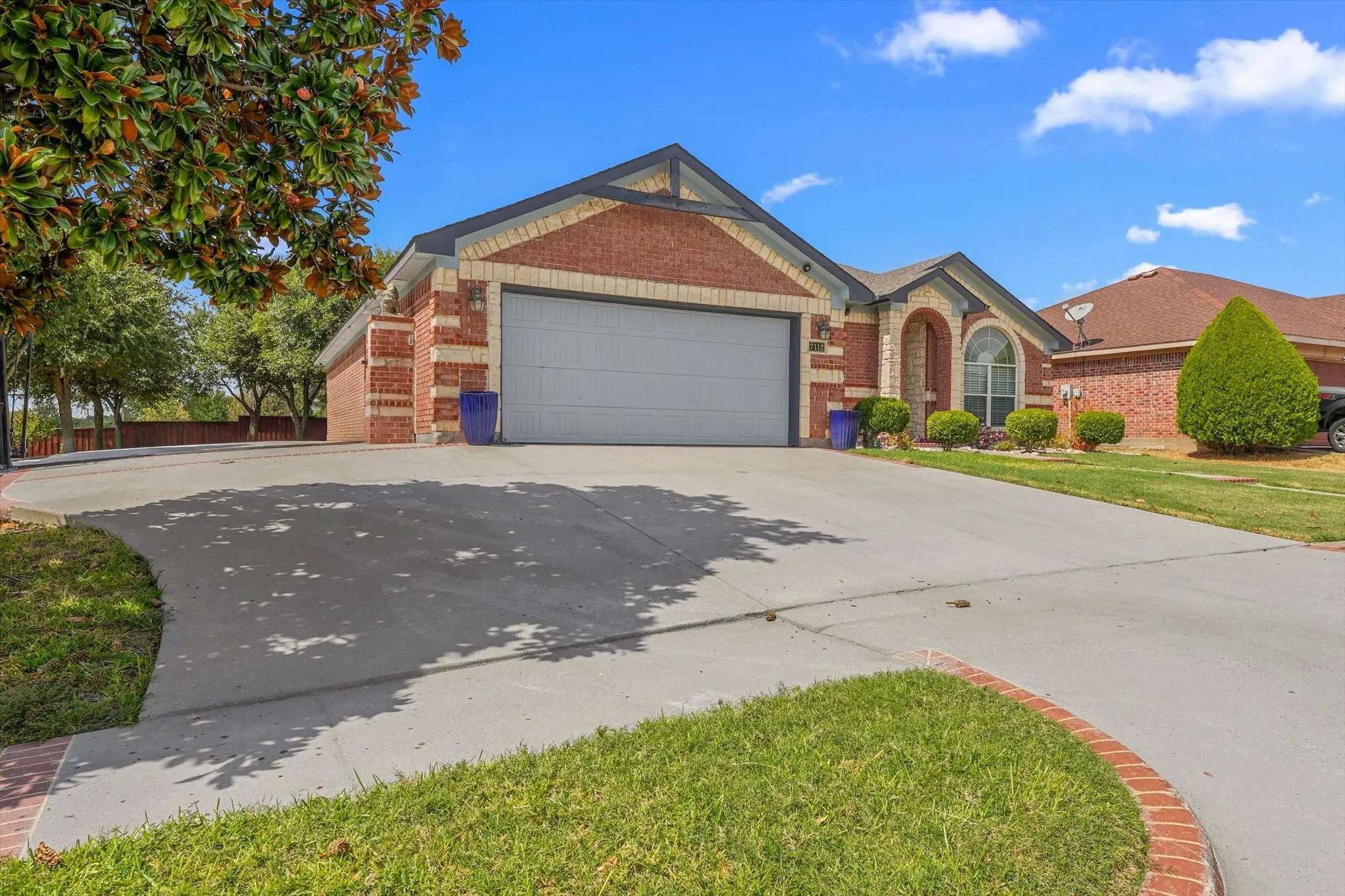 Single Family Residence For Sale in Tarrant County , 7112 Snowy Owl Street, Arlington, Texas 76002, 3 Bedroom, 2 Bathroom, 2 Garage spaces, 2,143 Sqft, built in 2002, mls#21389977, Real Estate Agent in Arlington, Homes For Sale in Tarrant county, Homes For Sale in Arlington, Realtor in Arlington Texas, Real Estate Brokerage Independent Realty Texas, Luminita Cordes Realtor