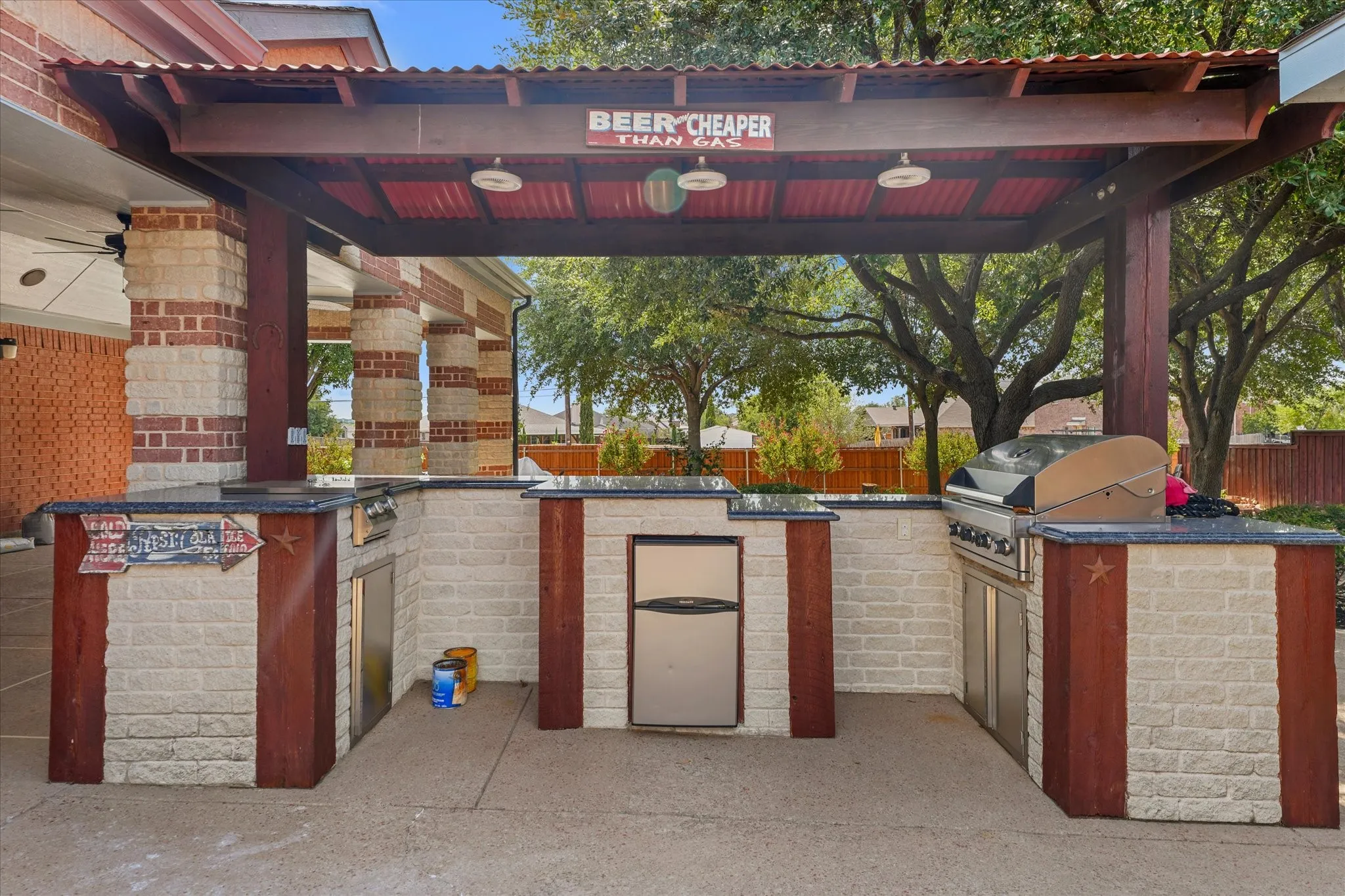 Single Family Residence For Sale in Tarrant County , 7112 Snowy Owl Street, Arlington, Texas 76002, 3 Bedroom, 2 Bathroom, 2 Garage spaces, 2,143 Sqft, built in 2002, mls#21389977, Real Estate Agent in Arlington, Homes For Sale in Tarrant county, Homes For Sale in Arlington, Realtor in Arlington Texas, Real Estate Brokerage Independent Realty Texas, Luminita Cordes Realtor