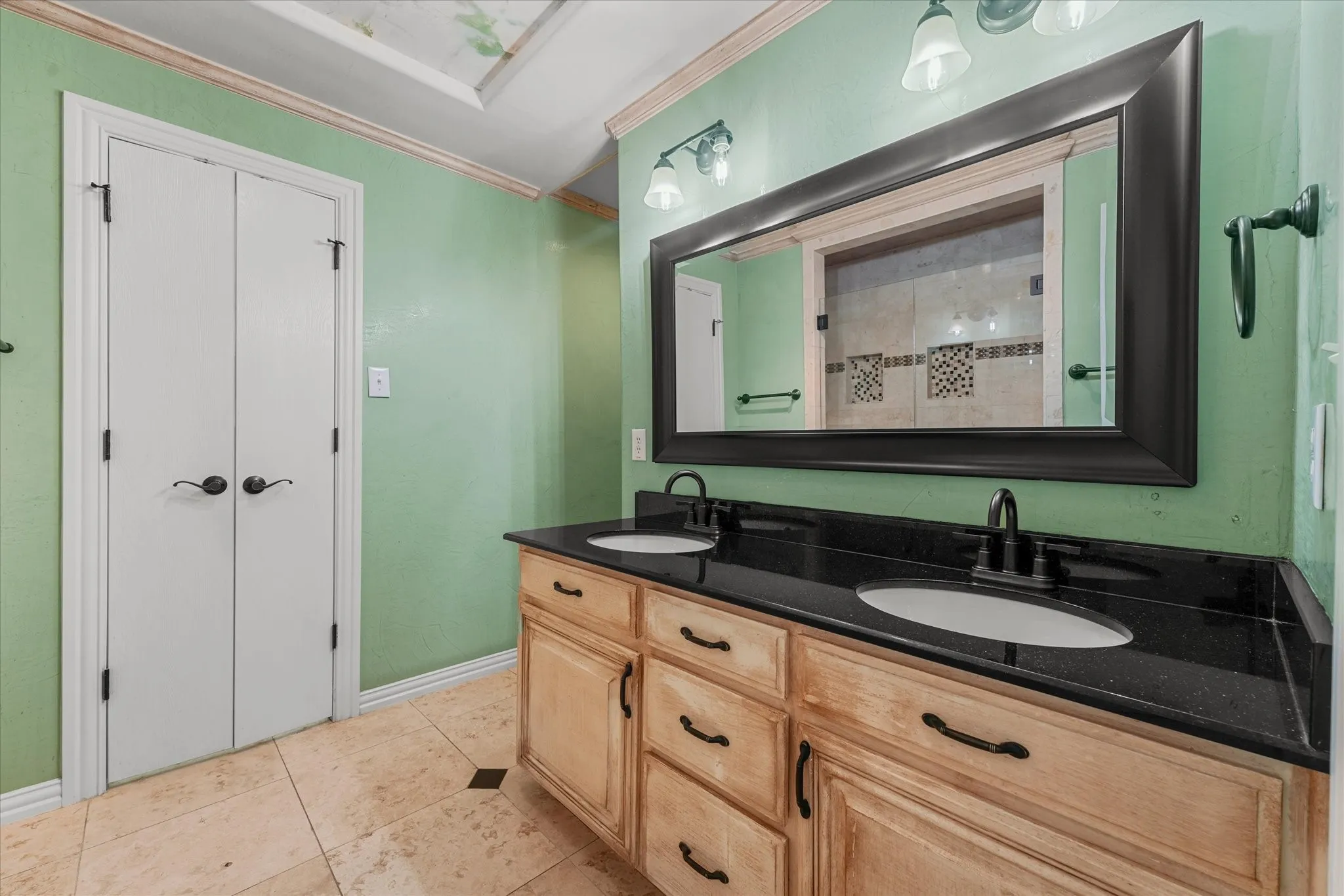 Single Family Residence For Sale in Tarrant County , 7112 Snowy Owl Street, Arlington, Texas 76002, 3 Bedroom, 2 Bathroom, 2 Garage spaces, 2,143 Sqft, built in 2002, mls#21389977, Real Estate Agent in Arlington, Homes For Sale in Tarrant county, Homes For Sale in Arlington, Realtor in Arlington Texas, Real Estate Brokerage Independent Realty Texas, Luminita Cordes Realtor