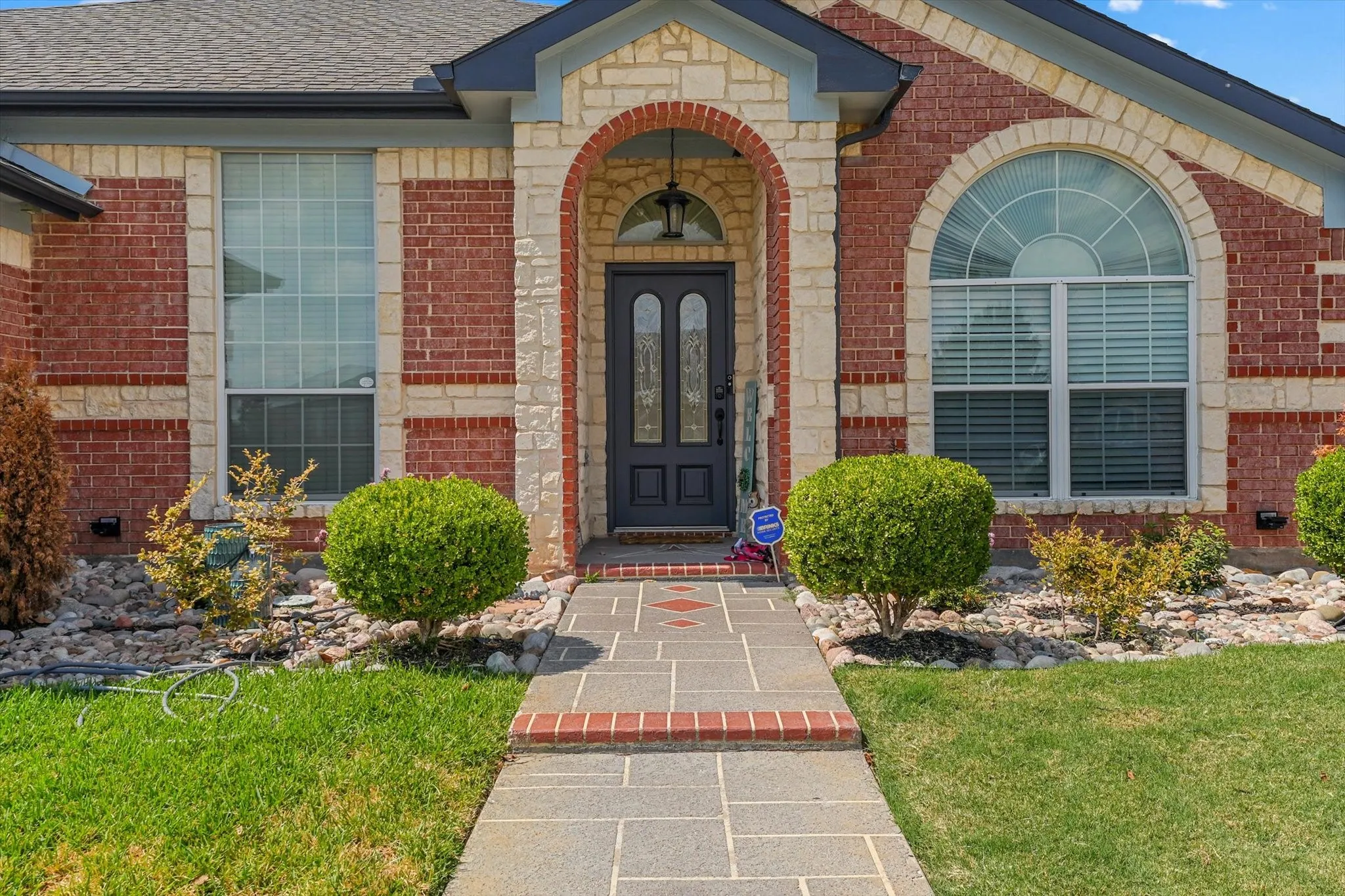Single Family Residence For Sale in Tarrant County , 7112 Snowy Owl Street, Arlington, Texas 76002, 3 Bedroom, 2 Bathroom, 2 Garage spaces, 2,143 Sqft, built in 2002, mls#21389977, Real Estate Agent in Arlington, Homes For Sale in Tarrant county, Homes For Sale in Arlington, Realtor in Arlington Texas, Real Estate Brokerage Independent Realty Texas, Luminita Cordes Realtor
