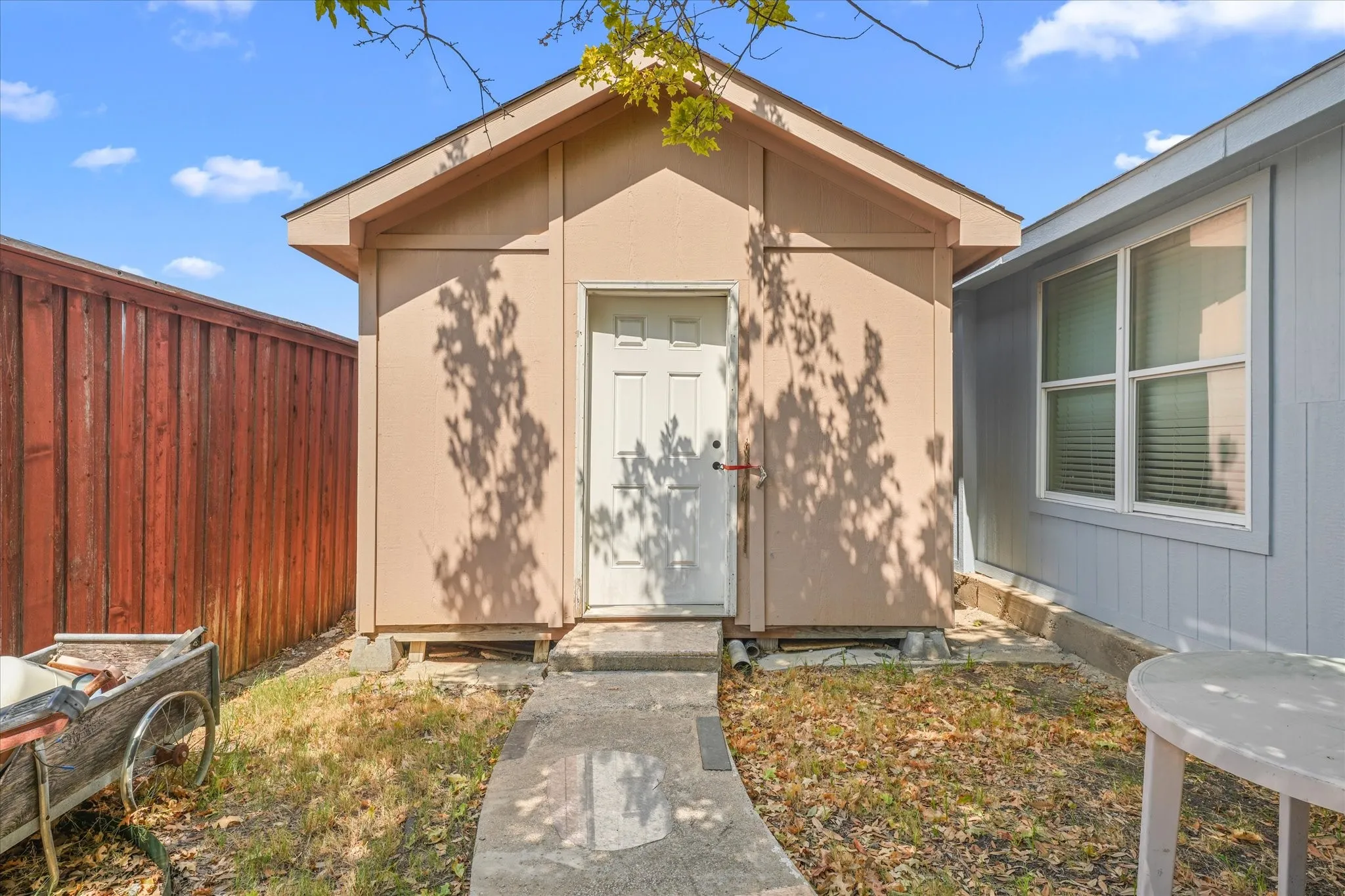 Single Family Residence For Sale in Tarrant County , 7112 Snowy Owl Street, Arlington, Texas 76002, 3 Bedroom, 2 Bathroom, 2 Garage spaces, 2,143 Sqft, built in 2002, mls#21389977, Real Estate Agent in Arlington, Homes For Sale in Tarrant county, Homes For Sale in Arlington, Realtor in Arlington Texas, Real Estate Brokerage Independent Realty Texas, Luminita Cordes Realtor