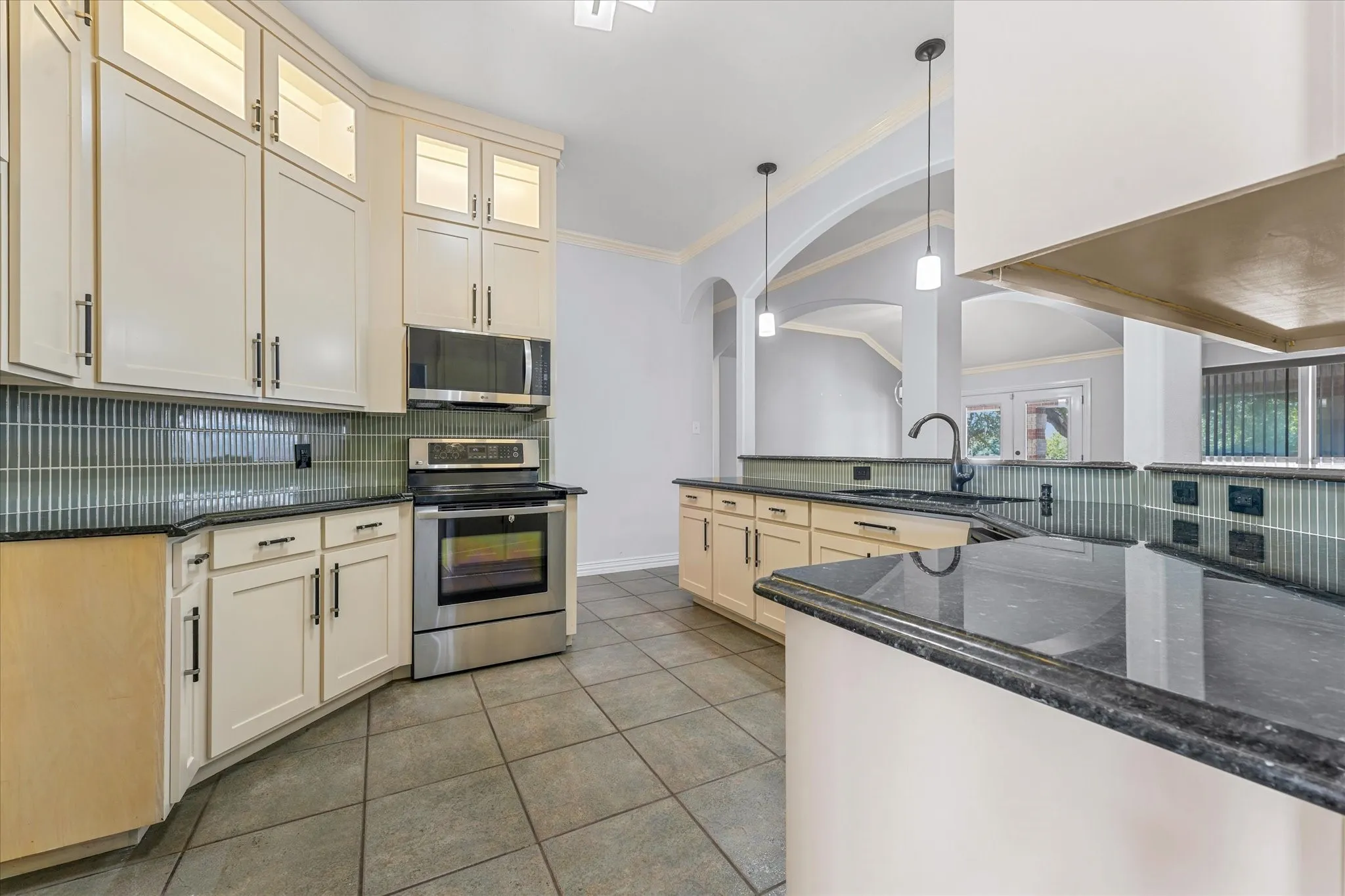 Single Family Residence For Sale in Tarrant County , 7112 Snowy Owl Street, Arlington, Texas 76002, 3 Bedroom, 2 Bathroom, 2 Garage spaces, 2,143 Sqft, built in 2002, mls#21389977, Real Estate Agent in Arlington, Homes For Sale in Tarrant county, Homes For Sale in Arlington, Realtor in Arlington Texas, Real Estate Brokerage Independent Realty Texas, Luminita Cordes Realtor