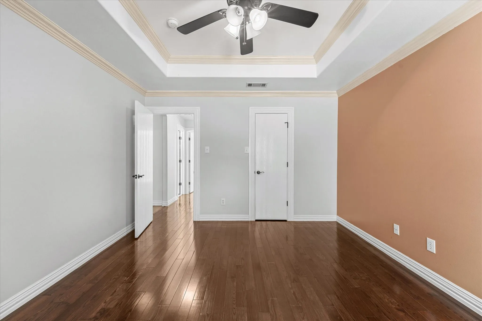Single Family Residence For Sale in Tarrant County , 7112 Snowy Owl Street, Arlington, Texas 76002, 3 Bedroom, 2 Bathroom, 2 Garage spaces, 2,143 Sqft, built in 2002, mls#21389977, Real Estate Agent in Arlington, Homes For Sale in Tarrant county, Homes For Sale in Arlington, Realtor in Arlington Texas, Real Estate Brokerage Independent Realty Texas, Luminita Cordes Realtor