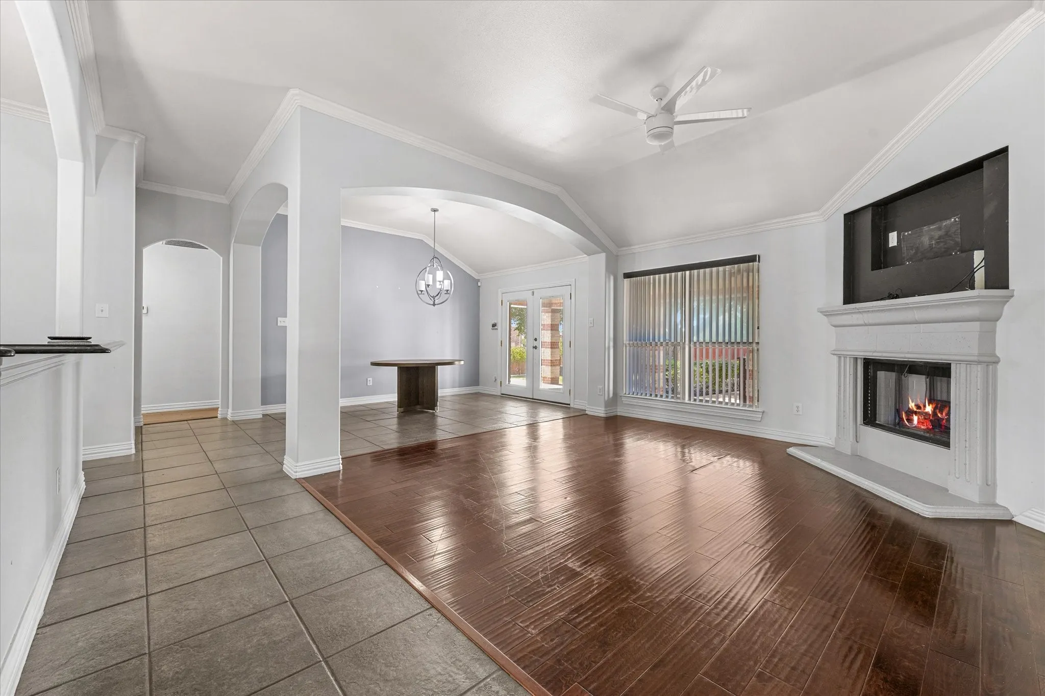 Single Family Residence For Sale in Tarrant County , 7112 Snowy Owl Street, Arlington, Texas 76002, 3 Bedroom, 2 Bathroom, 2 Garage spaces, 2,143 Sqft, built in 2002, mls#21389977, Real Estate Agent in Arlington, Homes For Sale in Tarrant county, Homes For Sale in Arlington, Realtor in Arlington Texas, Real Estate Brokerage Independent Realty Texas, Luminita Cordes Realtor