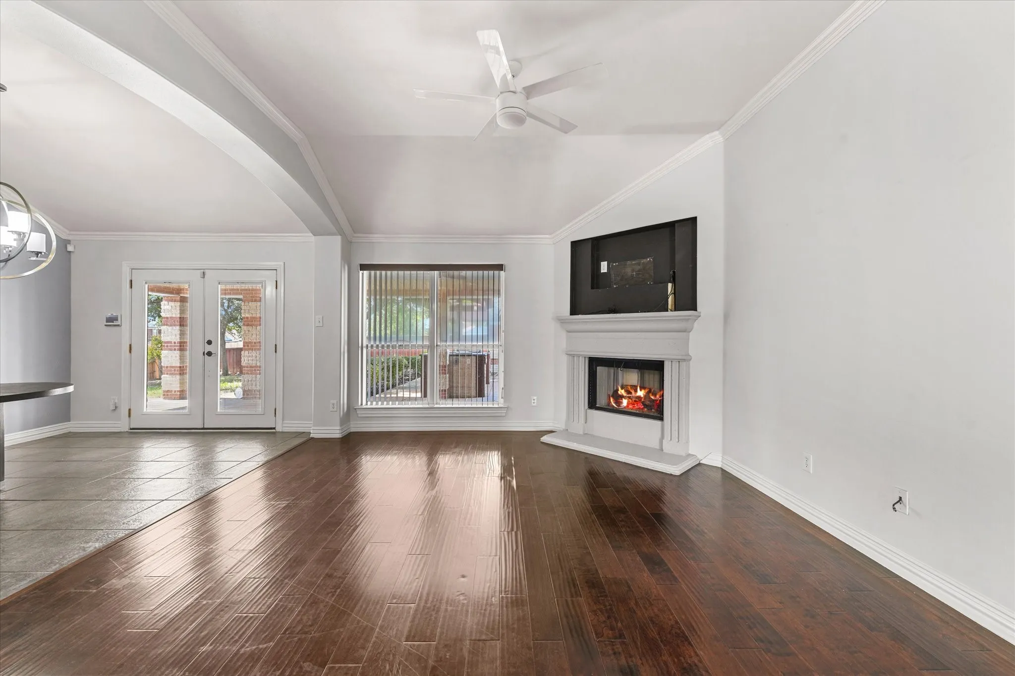 Single Family Residence For Sale in Tarrant County , 7112 Snowy Owl Street, Arlington, Texas 76002, 3 Bedroom, 2 Bathroom, 2 Garage spaces, 2,143 Sqft, built in 2002, mls#21389977, Real Estate Agent in Arlington, Homes For Sale in Tarrant county, Homes For Sale in Arlington, Realtor in Arlington Texas, Real Estate Brokerage Independent Realty Texas, Luminita Cordes Realtor