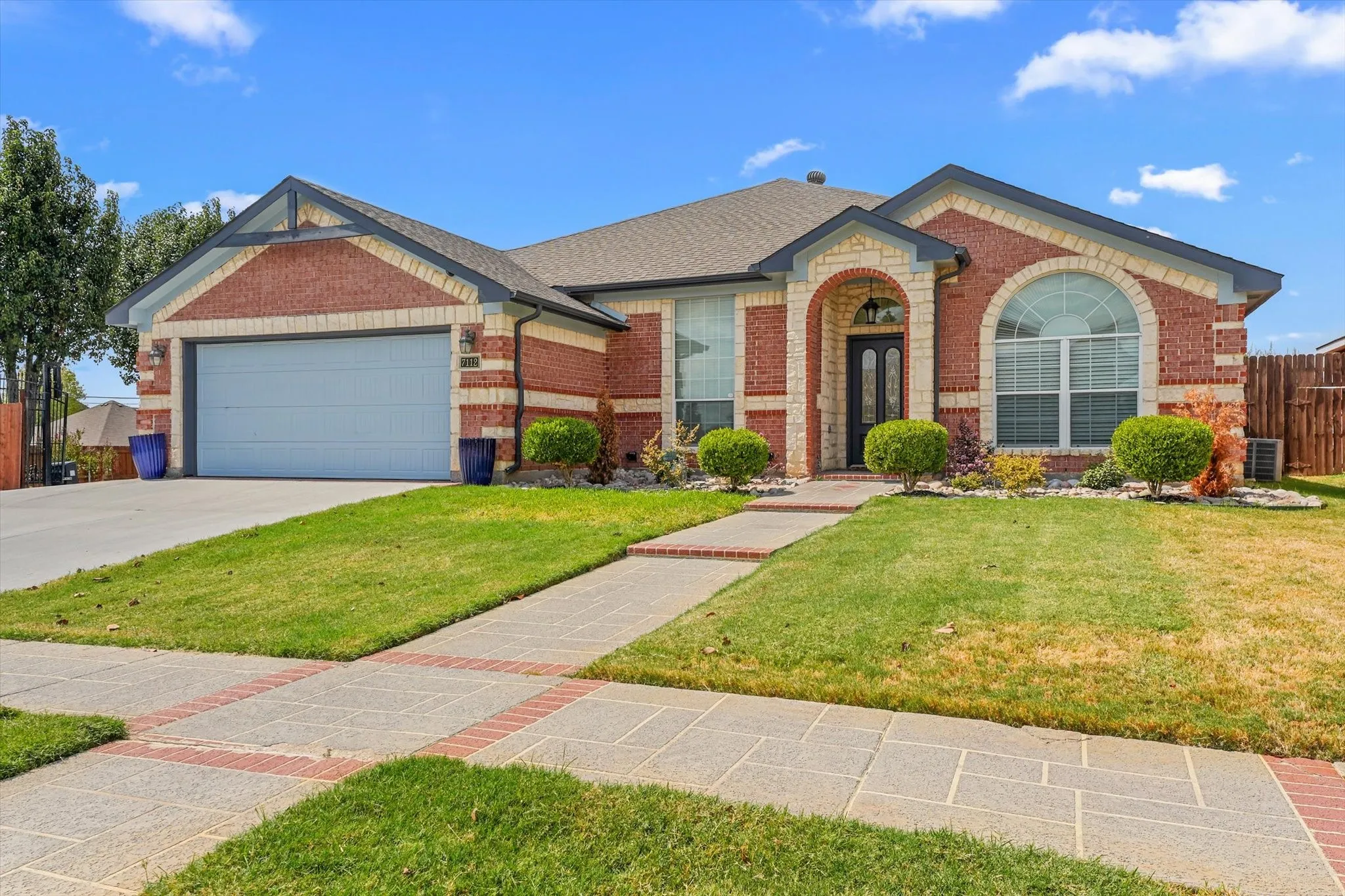 Single Family Residence For Sale in Tarrant County , 7112 Snowy Owl Street, Arlington, Texas 76002, 3 Bedroom, 2 Bathroom, 2 Garage spaces, 2,143 Sqft, built in 2002, mls#21389977, Real Estate Agent in Arlington, Homes For Sale in Tarrant county, Homes For Sale in Arlington, Realtor in Arlington Texas, Real Estate Brokerage Independent Realty Texas, Luminita Cordes Realtor