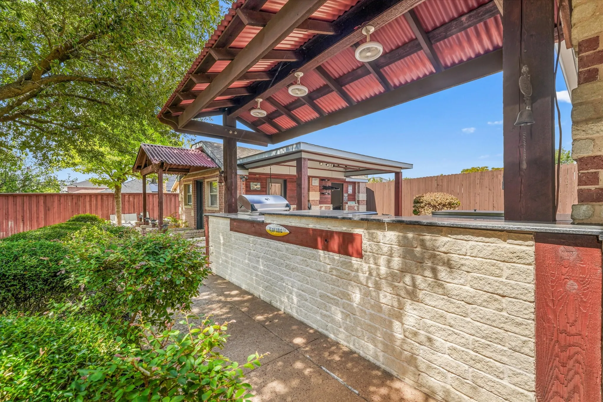 Single Family Residence For Sale in Tarrant County , 7112 Snowy Owl Street, Arlington, Texas 76002, 3 Bedroom, 2 Bathroom, 2 Garage spaces, 2,143 Sqft, built in 2002, mls#21389977, Real Estate Agent in Arlington, Homes For Sale in Tarrant county, Homes For Sale in Arlington, Realtor in Arlington Texas, Real Estate Brokerage Independent Realty Texas, Luminita Cordes Realtor