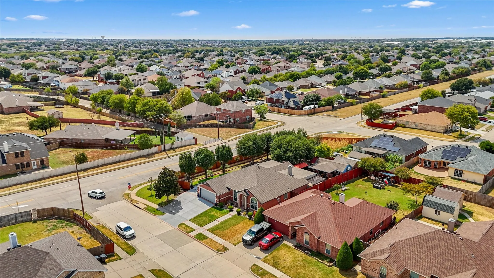 Single Family Residence For Sale in Tarrant County , 7112 Snowy Owl Street, Arlington, Texas 76002, 3 Bedroom, 2 Bathroom, 2 Garage spaces, 2,143 Sqft, built in 2002, mls#21389977, Real Estate Agent in Arlington, Homes For Sale in Tarrant county, Homes For Sale in Arlington, Realtor in Arlington Texas, Real Estate Brokerage Independent Realty Texas, Luminita Cordes Realtor