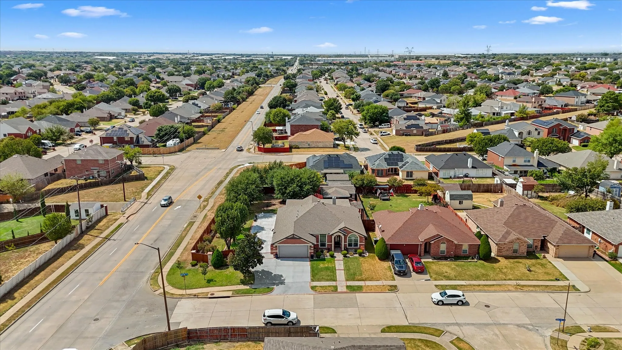 Single Family Residence For Sale in Tarrant County , 7112 Snowy Owl Street, Arlington, Texas 76002, 3 Bedroom, 2 Bathroom, 2 Garage spaces, 2,143 Sqft, built in 2002, mls#21389977, Real Estate Agent in Arlington, Homes For Sale in Tarrant county, Homes For Sale in Arlington, Realtor in Arlington Texas, Real Estate Brokerage Independent Realty Texas, Luminita Cordes Realtor