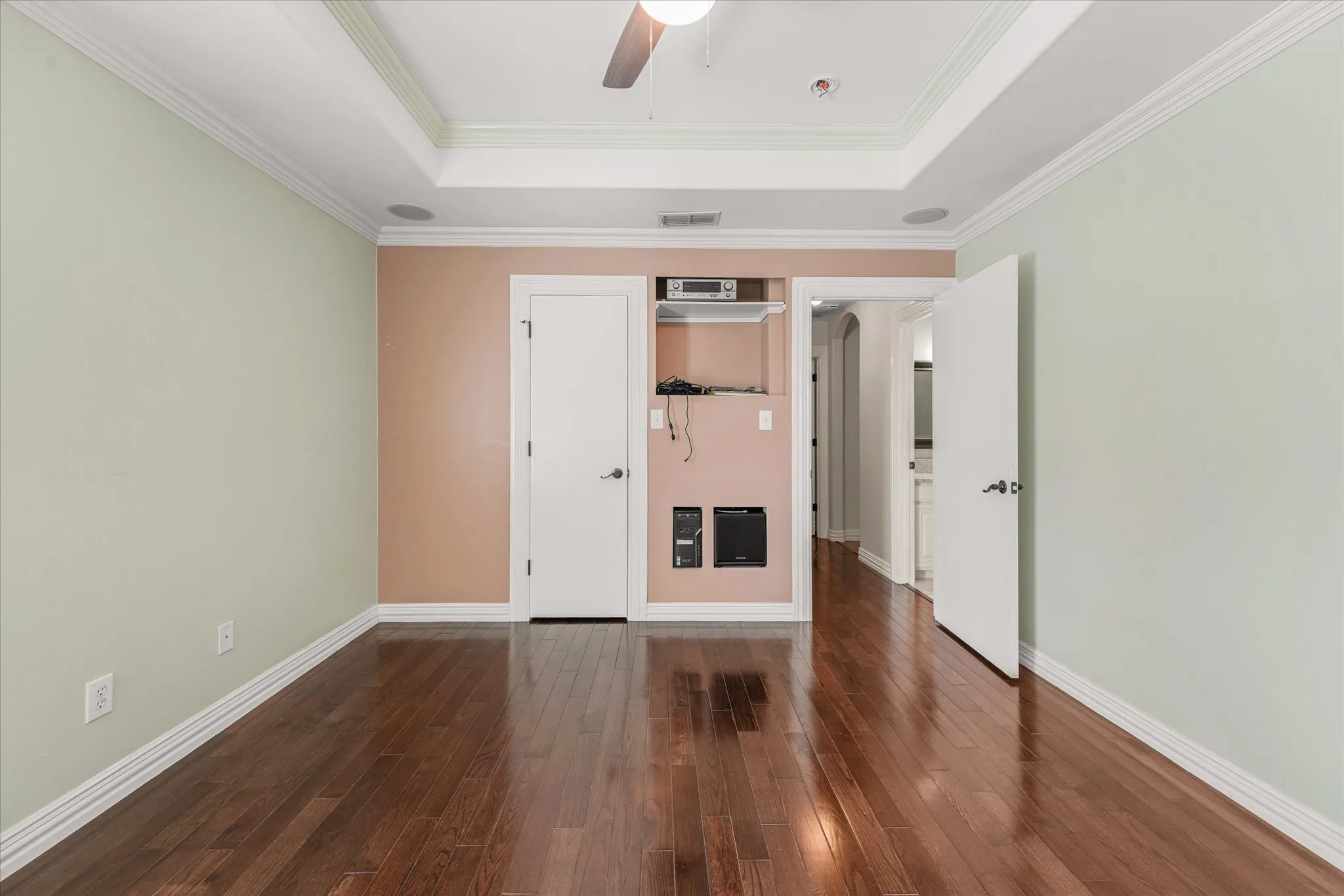Single Family Residence For Sale in Tarrant County , 7112 Snowy Owl Street, Arlington, Texas 76002, 3 Bedroom, 2 Bathroom, 2 Garage spaces, 2,143 Sqft, built in 2002, mls#21389977, Real Estate Agent in Arlington, Homes For Sale in Tarrant county, Homes For Sale in Arlington, Realtor in Arlington Texas, Real Estate Brokerage Independent Realty Texas, Luminita Cordes Realtor