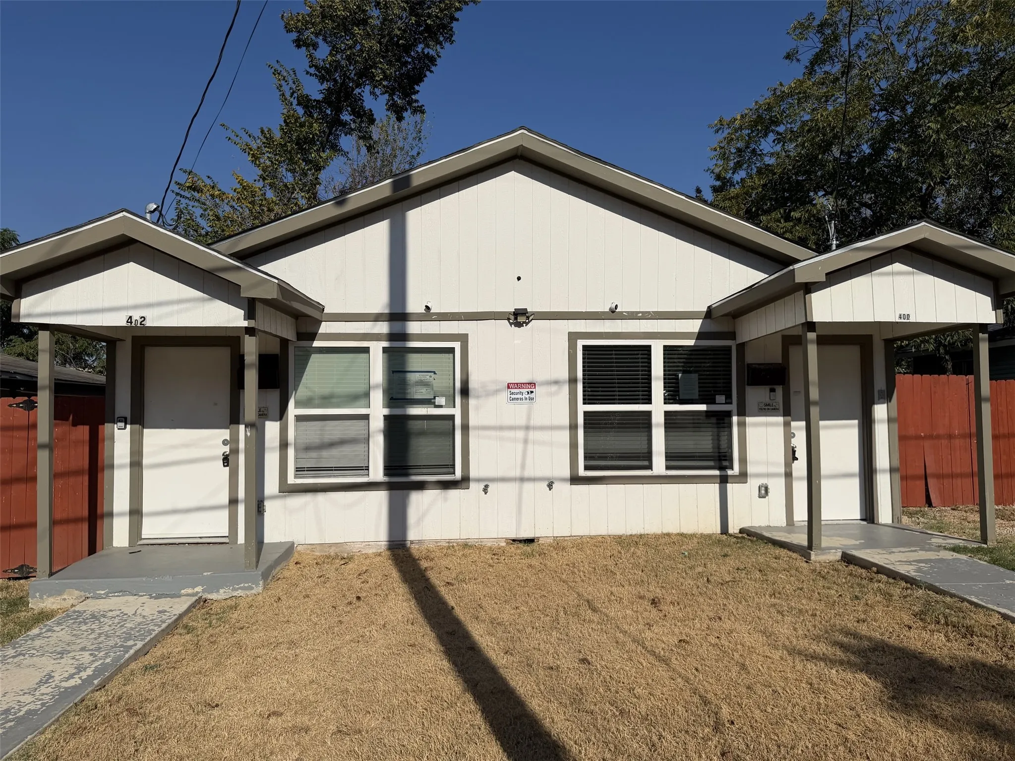 Full Duplex 400 & 402 Lansing St
