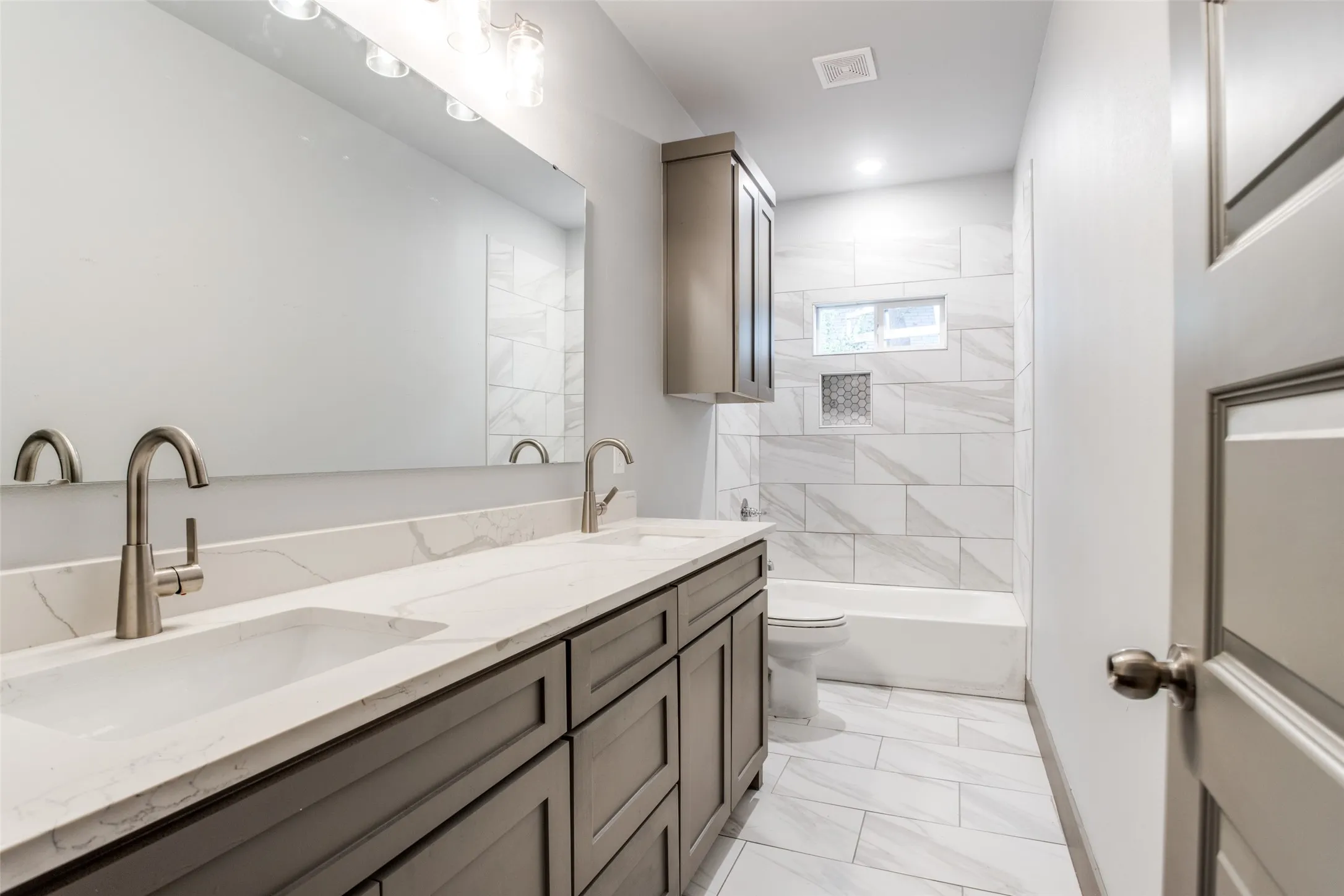 Single Family Residence For Rent in Hunt County , 3601 Henry Street, Greenville, Texas 75401, 3 Bedroom, 2 Bathroom, 1 Garage spaces, 1,800 Sqft, built in 2022, mls#21390030, Real Estate Agent in Greenville, Homes For Rent in Hunt county, Homes For Rent in Greenville, Realtor in Greenville Texas, Real Estate Brokerage Independent Realty Texas, Luminita Cordes Realtor