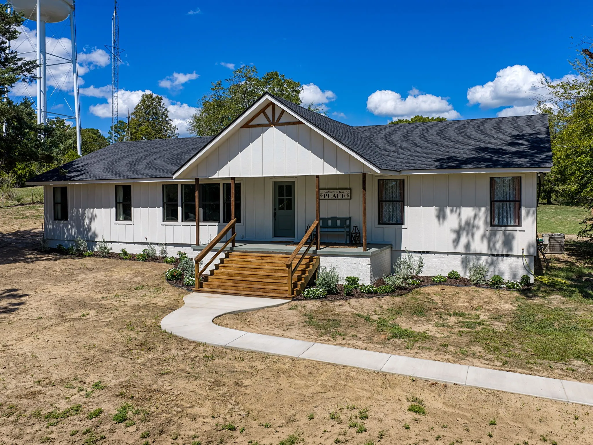 Single Family Residence For Sale in Wood County , 1841 E US Highway 80, Mineola, Texas 75773, 4 Bedroom, 3 Bathroom, 4 Garage spaces, 2,682 Sqft, built in 2005, mls#21387783, Real Estate Agent in Mineola, Homes For Sale in Wood county, Homes For Sale in Mineola, Realtor in Mineola Texas, Real Estate Brokerage Independent Realty Texas, Luminita Cordes Realtor