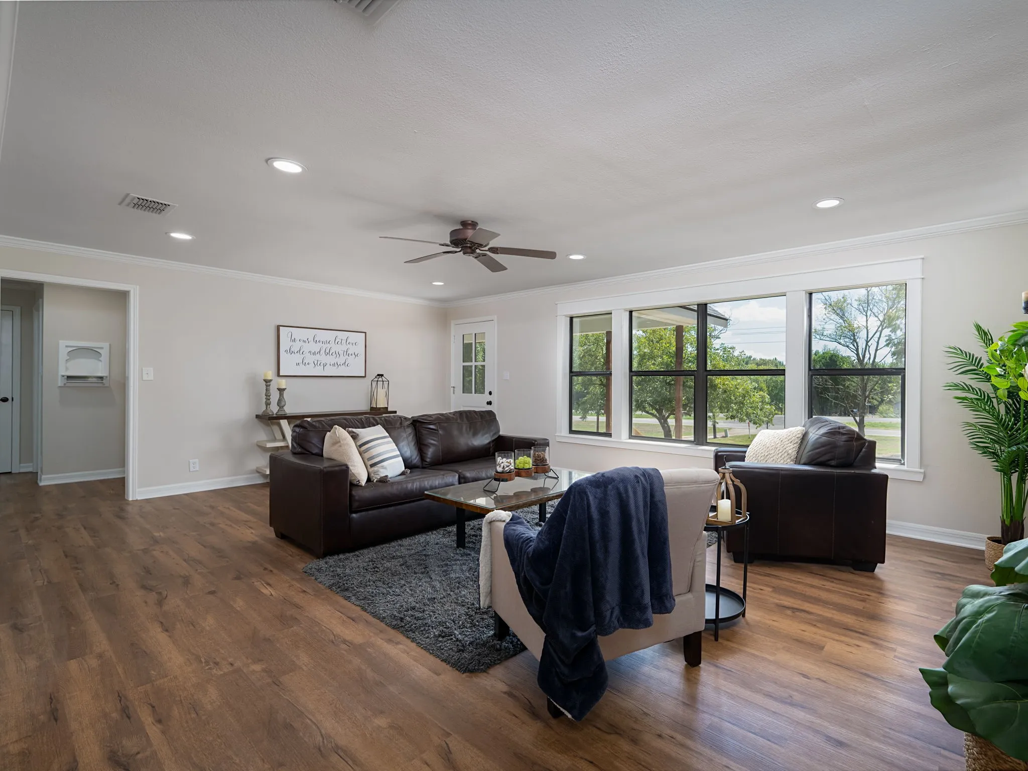 Single Family Residence For Sale in Wood County , 1841 E US Highway 80, Mineola, Texas 75773, 4 Bedroom, 3 Bathroom, 4 Garage spaces, 2,682 Sqft, built in 2005, mls#21387783, Real Estate Agent in Mineola, Homes For Sale in Wood county, Homes For Sale in Mineola, Realtor in Mineola Texas, Real Estate Brokerage Independent Realty Texas, Luminita Cordes Realtor