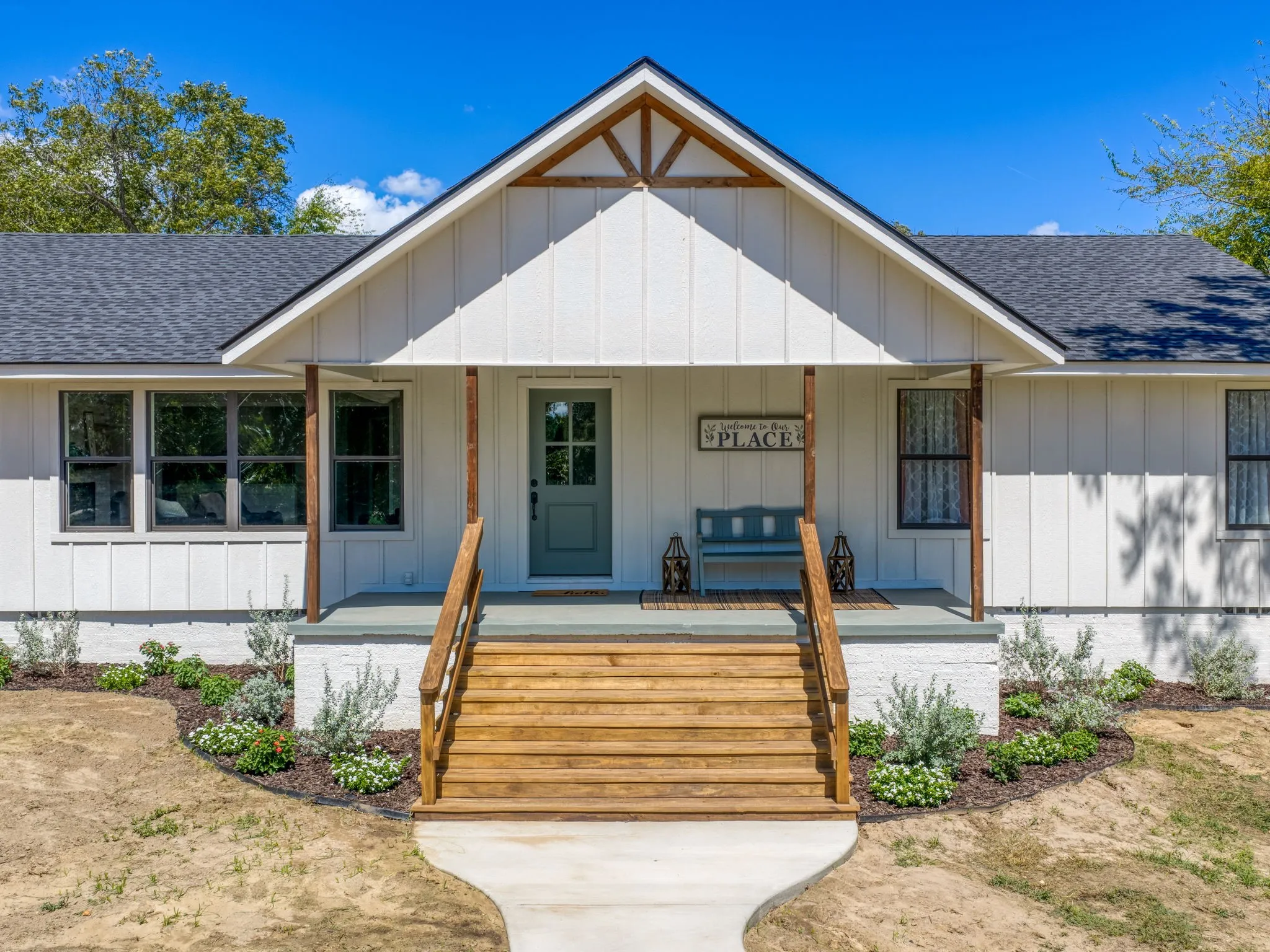 Single Family Residence For Sale in Wood County , 1841 E US Highway 80, Mineola, Texas 75773, 4 Bedroom, 3 Bathroom, 4 Garage spaces, 2,682 Sqft, built in 2005, mls#21387783, Real Estate Agent in Mineola, Homes For Sale in Wood county, Homes For Sale in Mineola, Realtor in Mineola Texas, Real Estate Brokerage Independent Realty Texas, Luminita Cordes Realtor