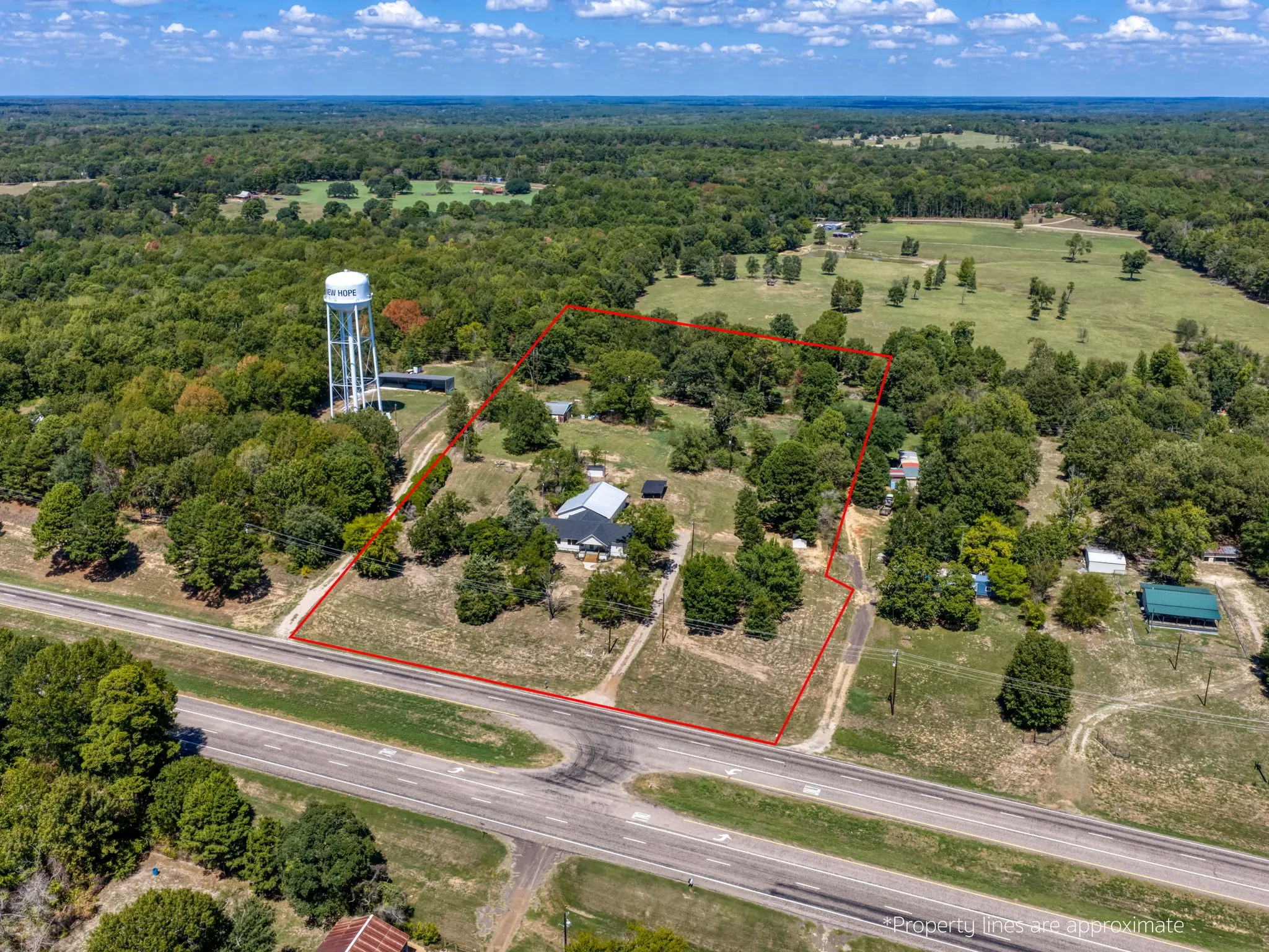 Single Family Residence For Sale in Wood County , 1841 E US Highway 80, Mineola, Texas 75773, 4 Bedroom, 3 Bathroom, 4 Garage spaces, 2,682 Sqft, built in 2005, mls#21387783, Real Estate Agent in Mineola, Homes For Sale in Wood county, Homes For Sale in Mineola, Realtor in Mineola Texas, Real Estate Brokerage Independent Realty Texas, Luminita Cordes Realtor